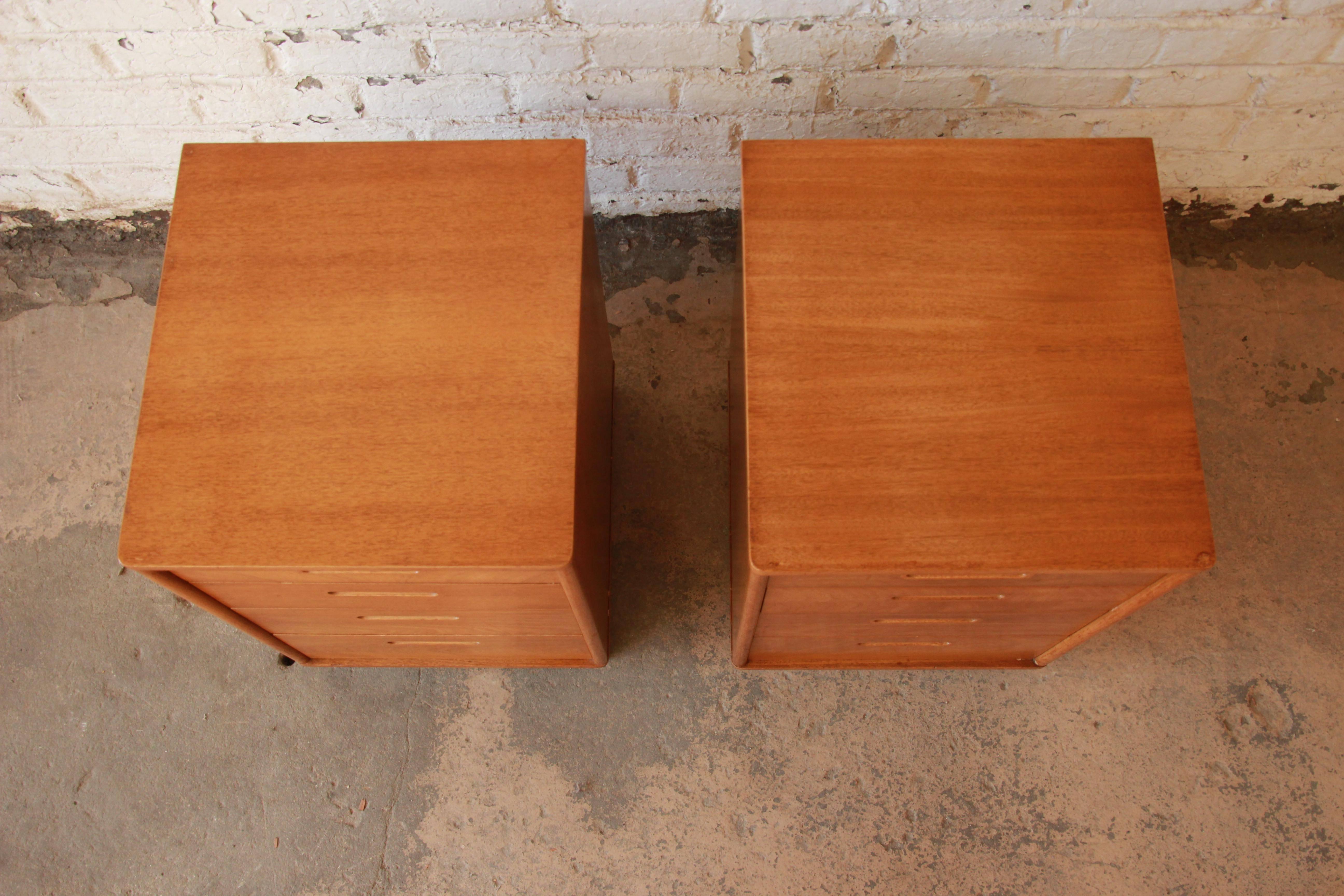 Pair of Edward Wormley for Dunbar Mid-Century Nightstands or Chests of Drawers In Good Condition In South Bend, IN