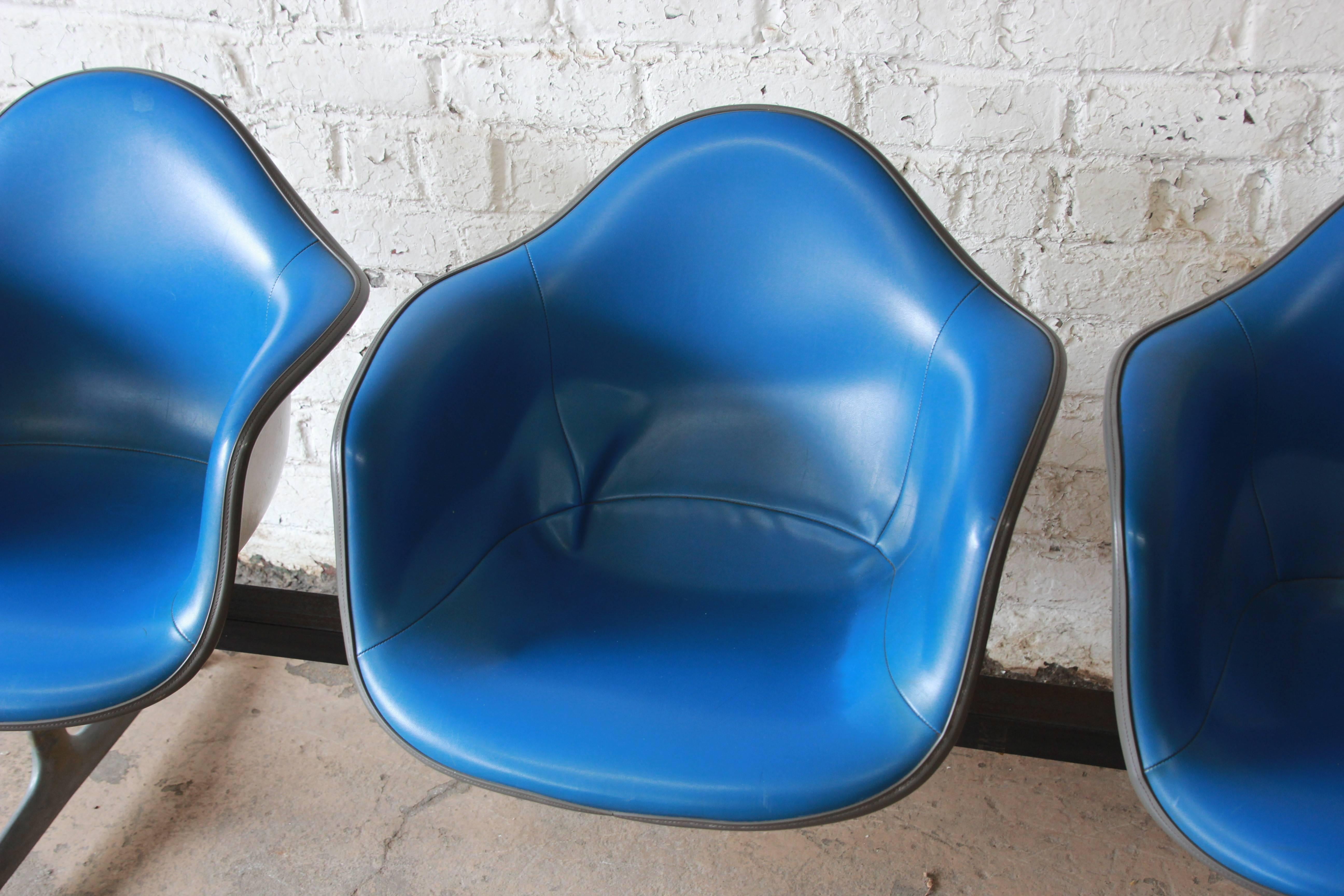 Mid-Century Modern Tandem Three-Seat Shell Chairs by Charles & Ray Eames for Herman Miller