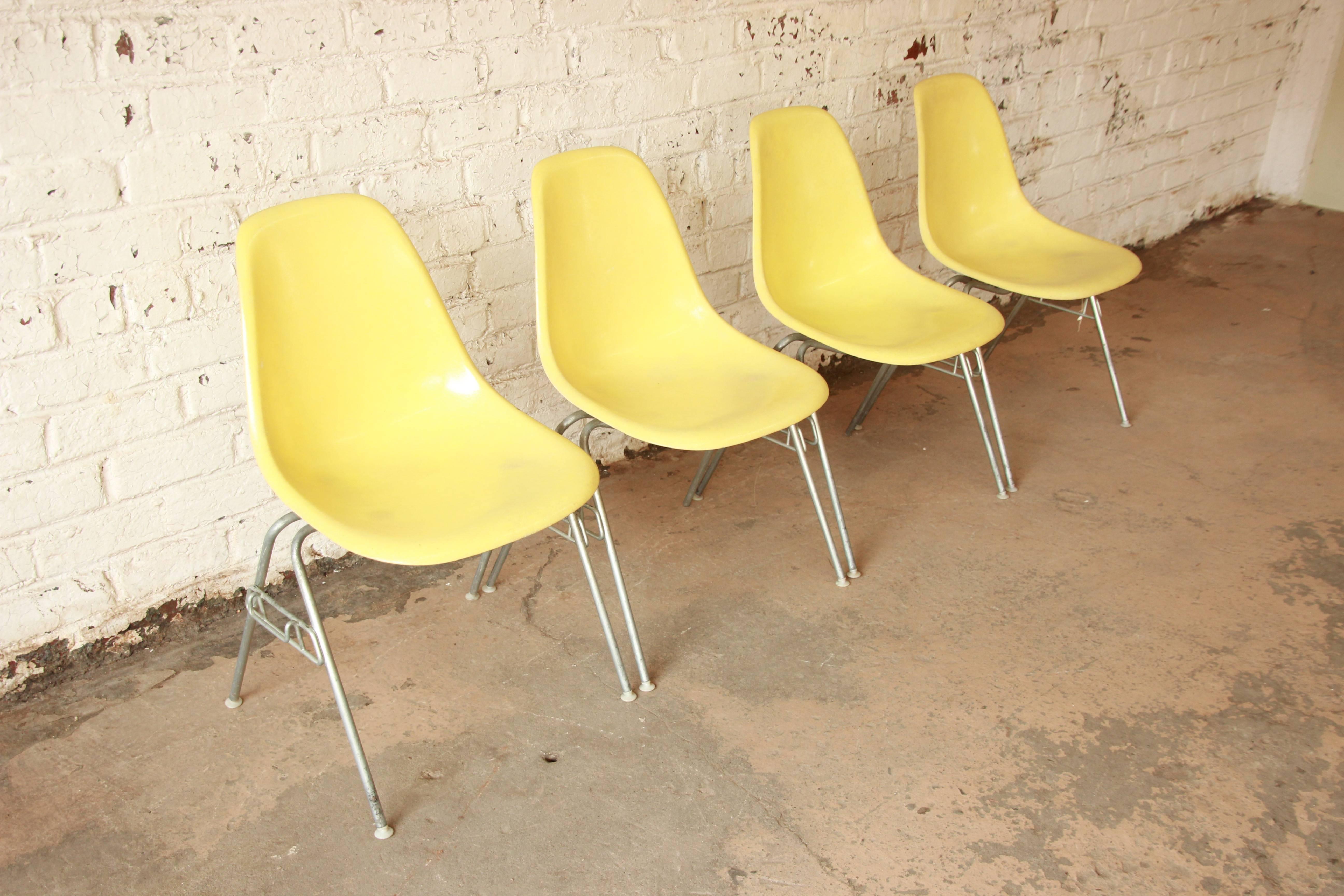 eames stackable chair