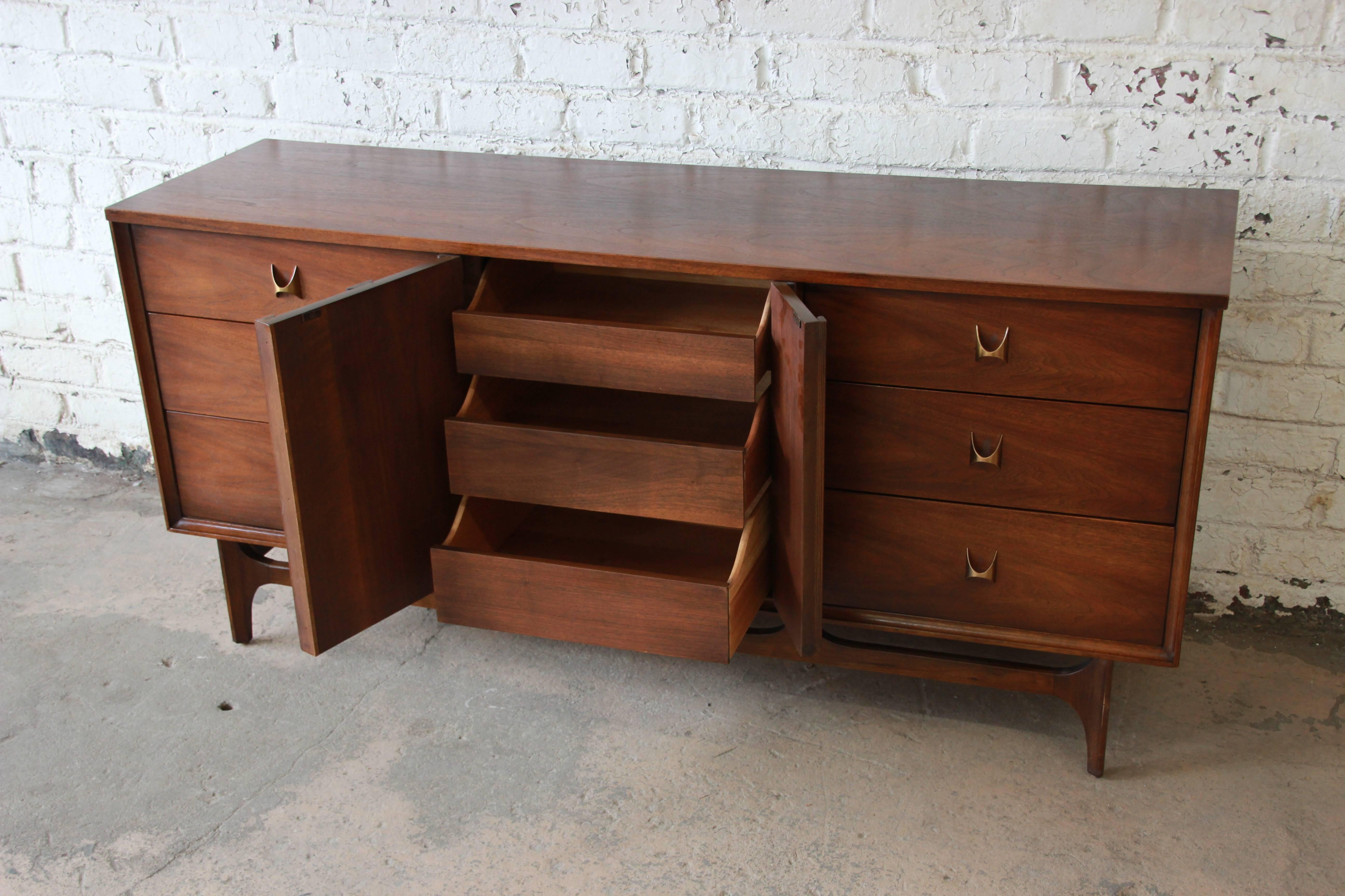 Broyhill Brasilia Nine-Drawer Dresser or Credenza In Good Condition In South Bend, IN
