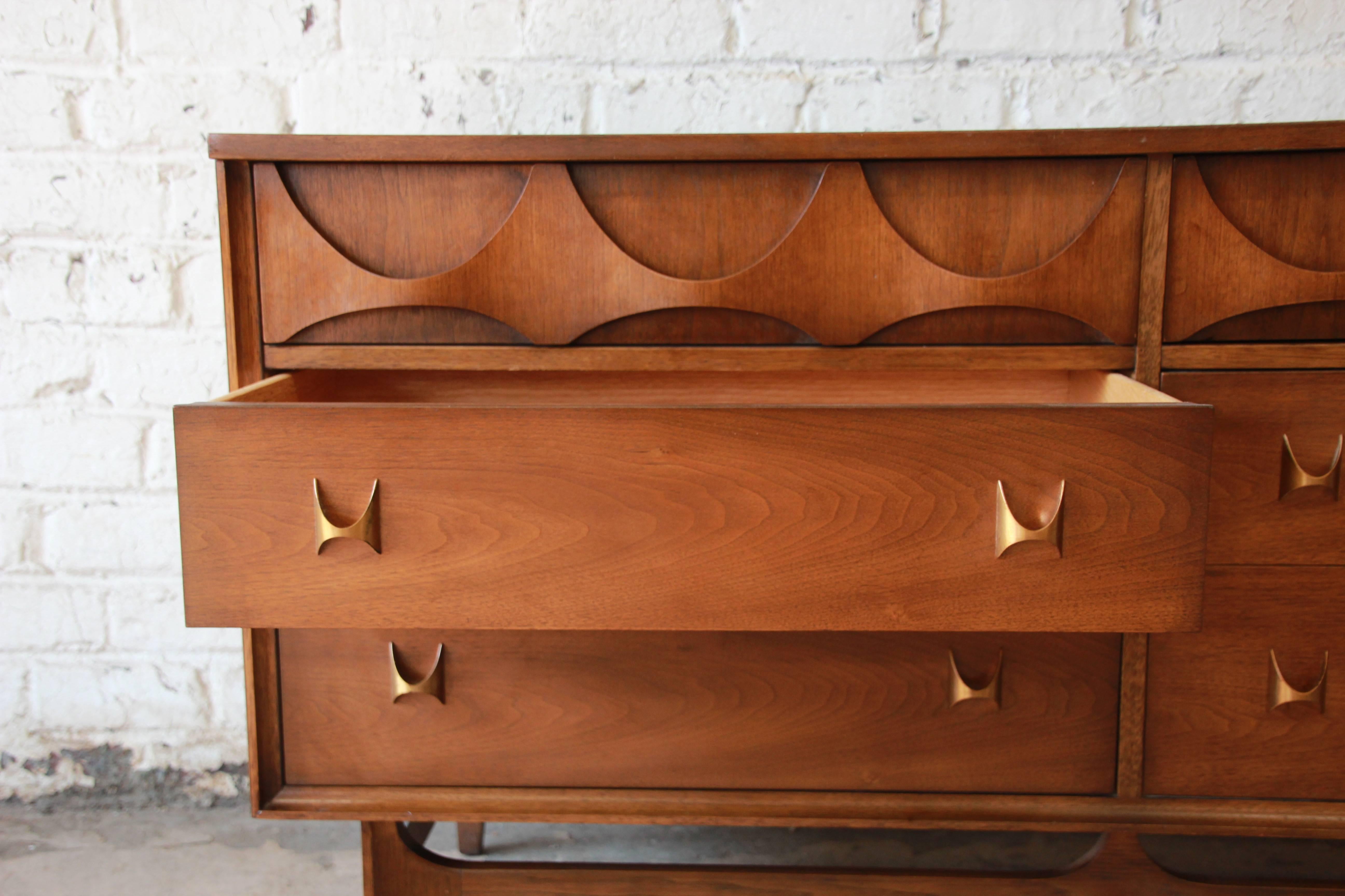 Broyhill Brasilia Six-Drawer Sculpted Walnut Dresser In Good Condition In South Bend, IN