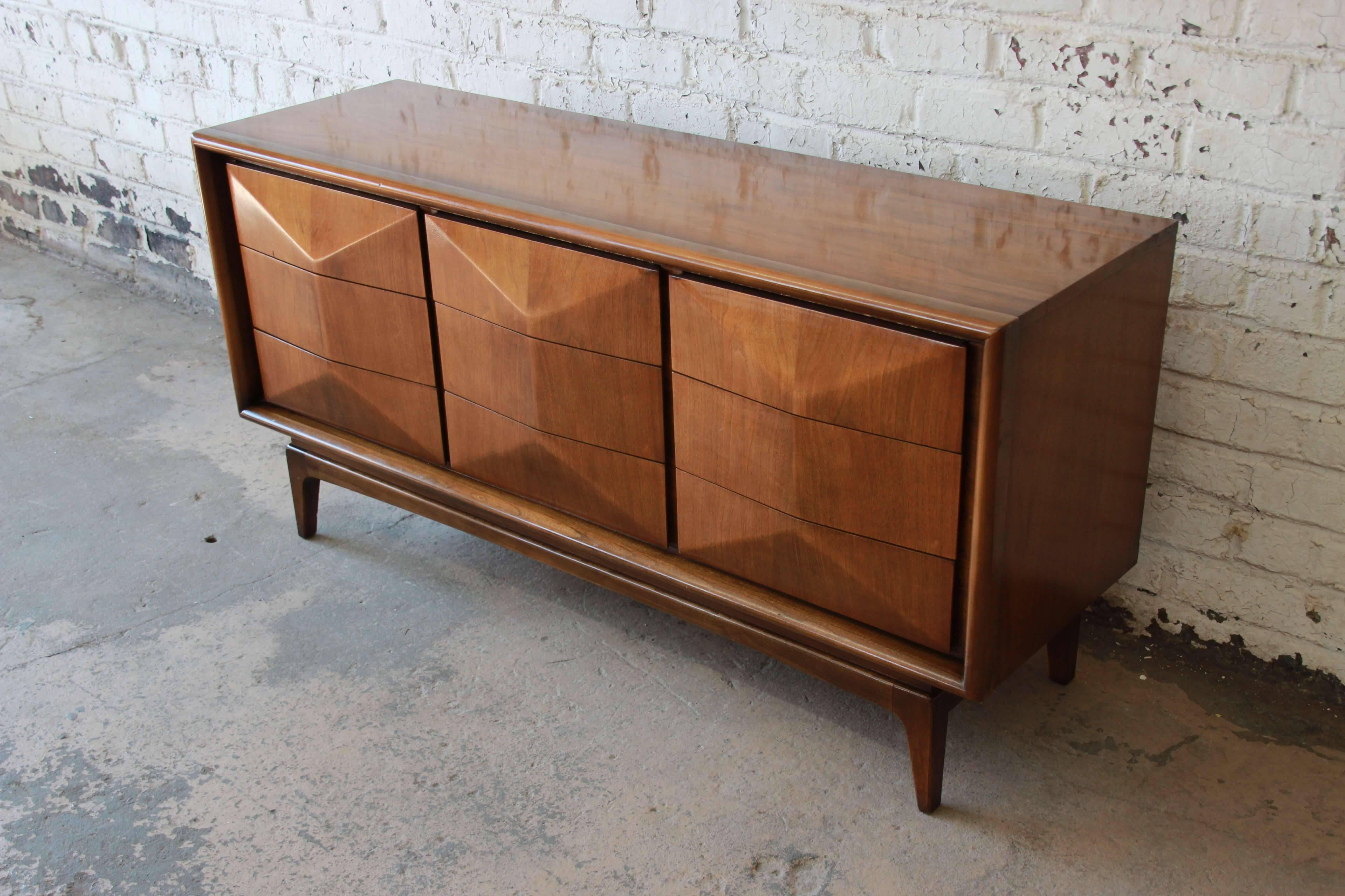 Vladimir Kagan Style Diamond Front Walnut Long Dresser by United In Good Condition In South Bend, IN