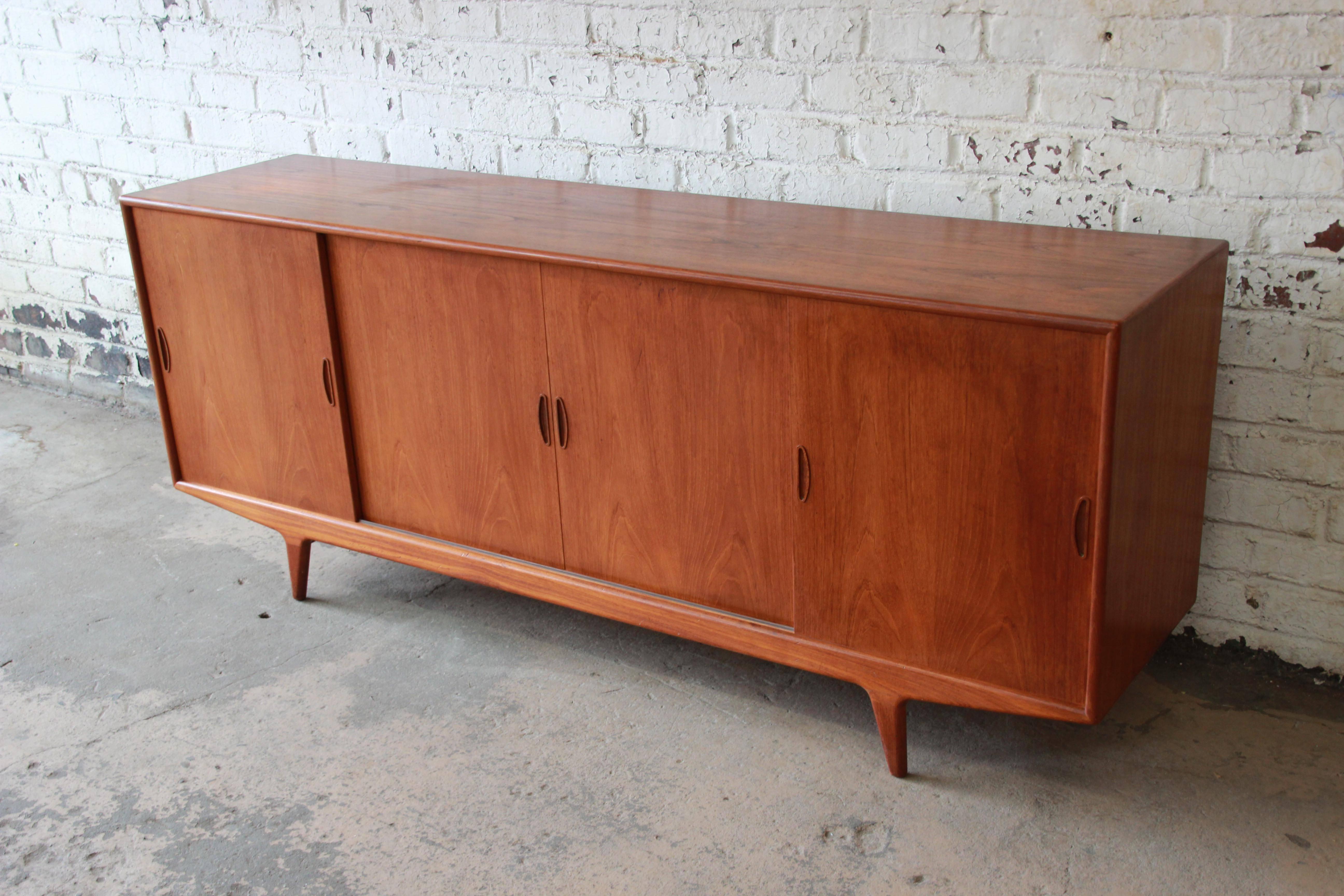Danish Modern Teak Sideboard Credenza Attributed to Arne Vodder In Good Condition In South Bend, IN