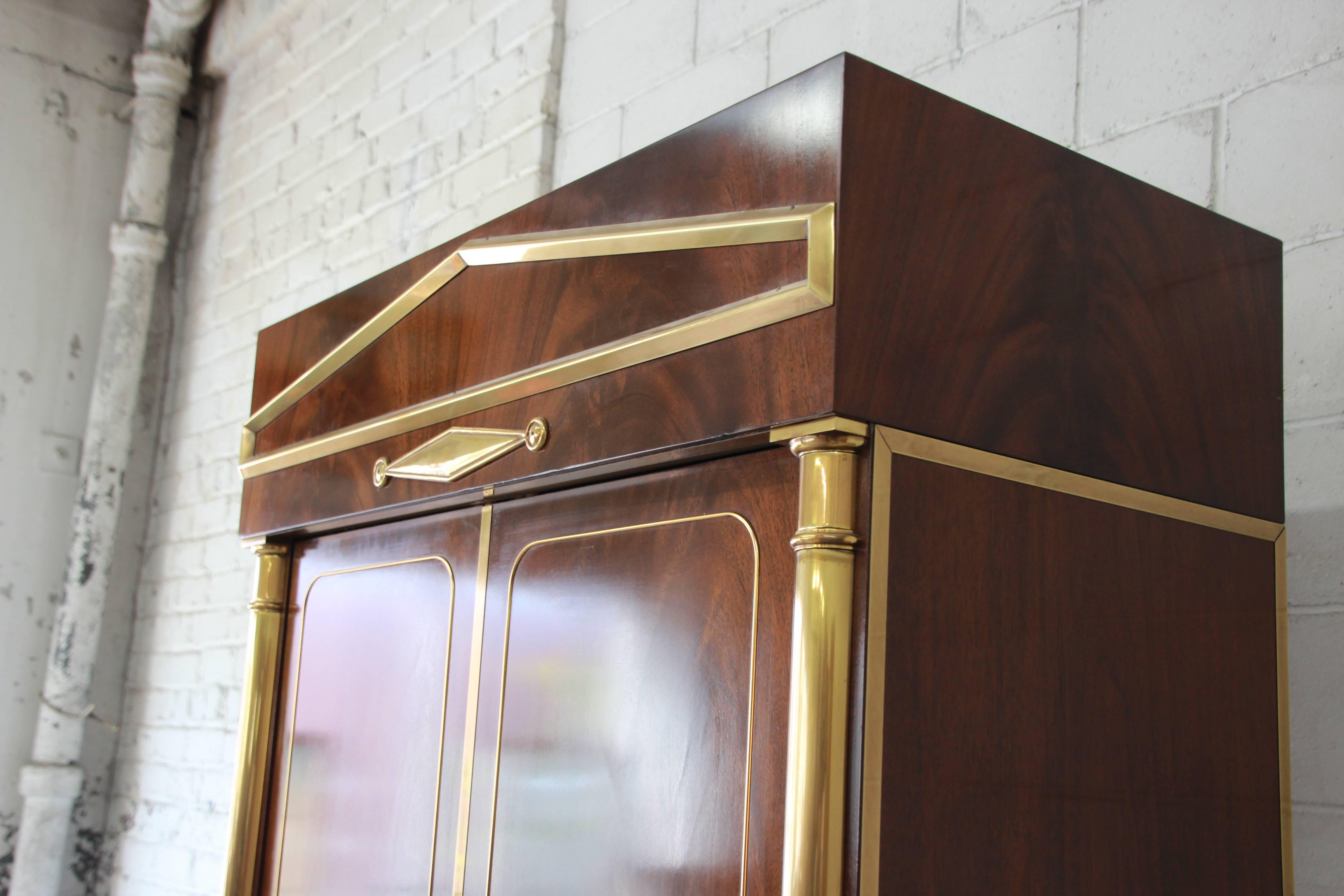 Mastercraft Burl Wood and Brass Lighted Bar Cabinet In Excellent Condition In South Bend, IN