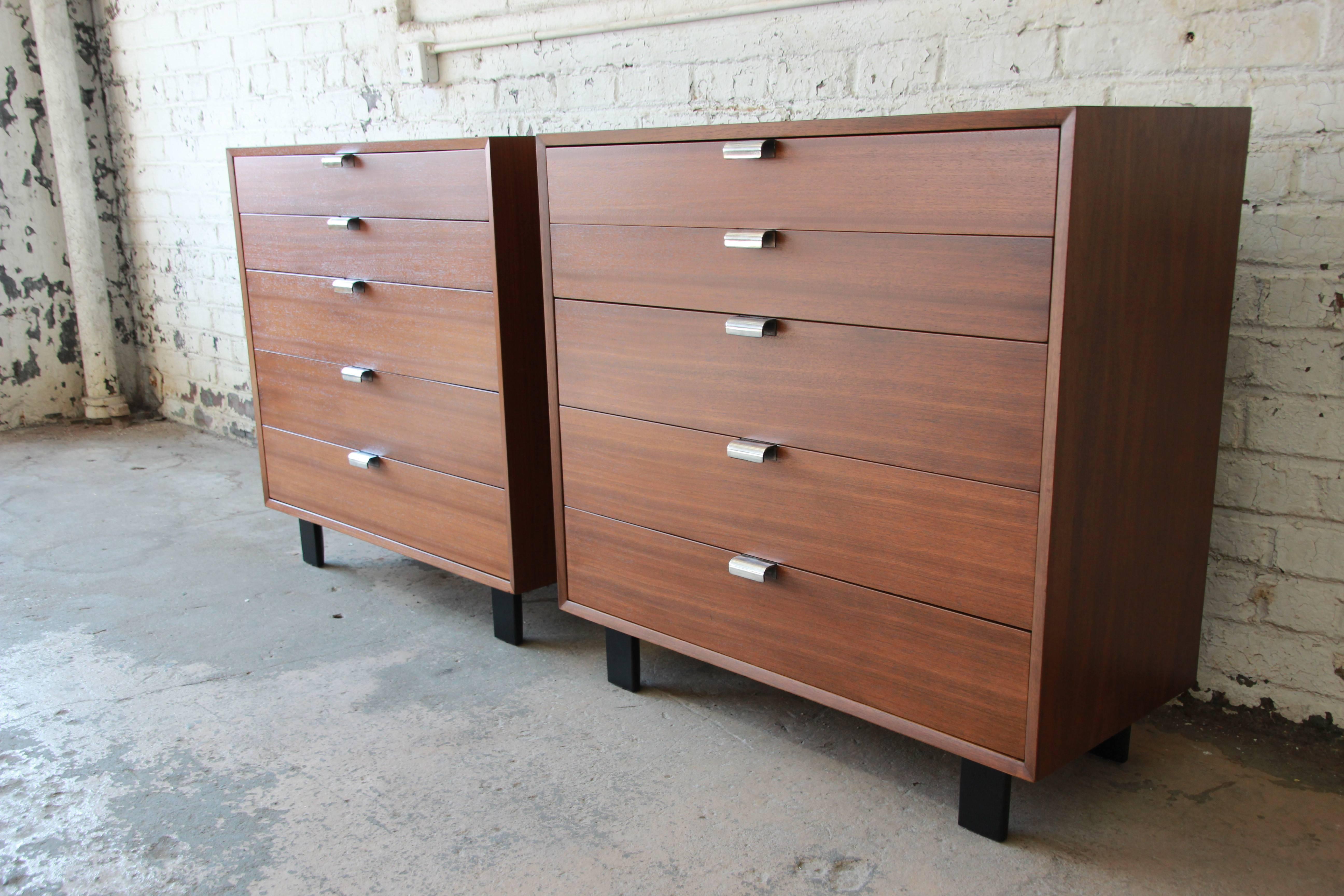Offering a rare and exceptional mid-century modern chest of drawers by iconic designer George Nelson for Herman Miller. The dresser features beautiful walnut wood grain and black lacquered legs. It offers ample room for storage, with five deep