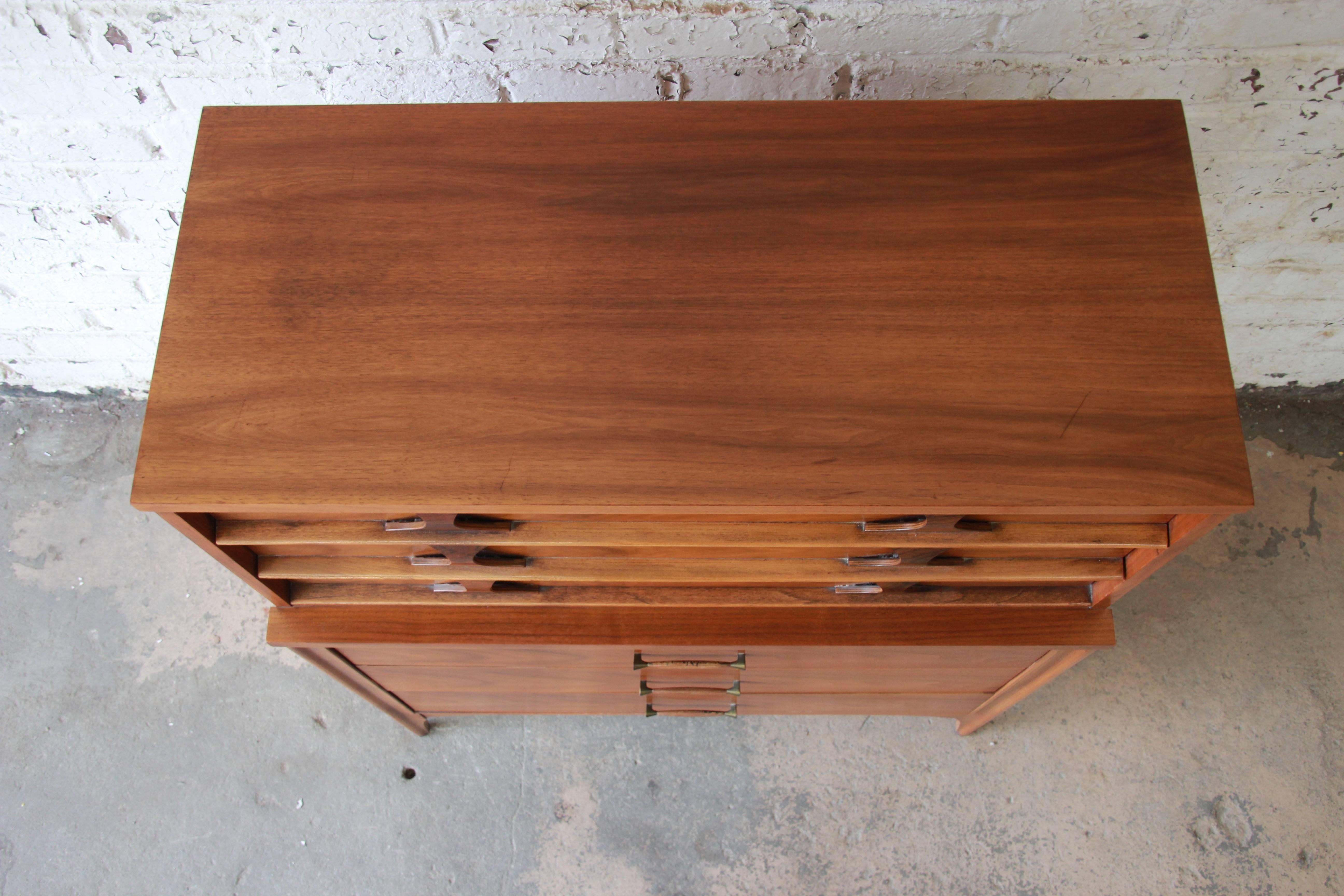 Kent Coffey Perspecta Mid-Century Sculpted Walnut and Rosewood Highboy Dresser In Good Condition In South Bend, IN