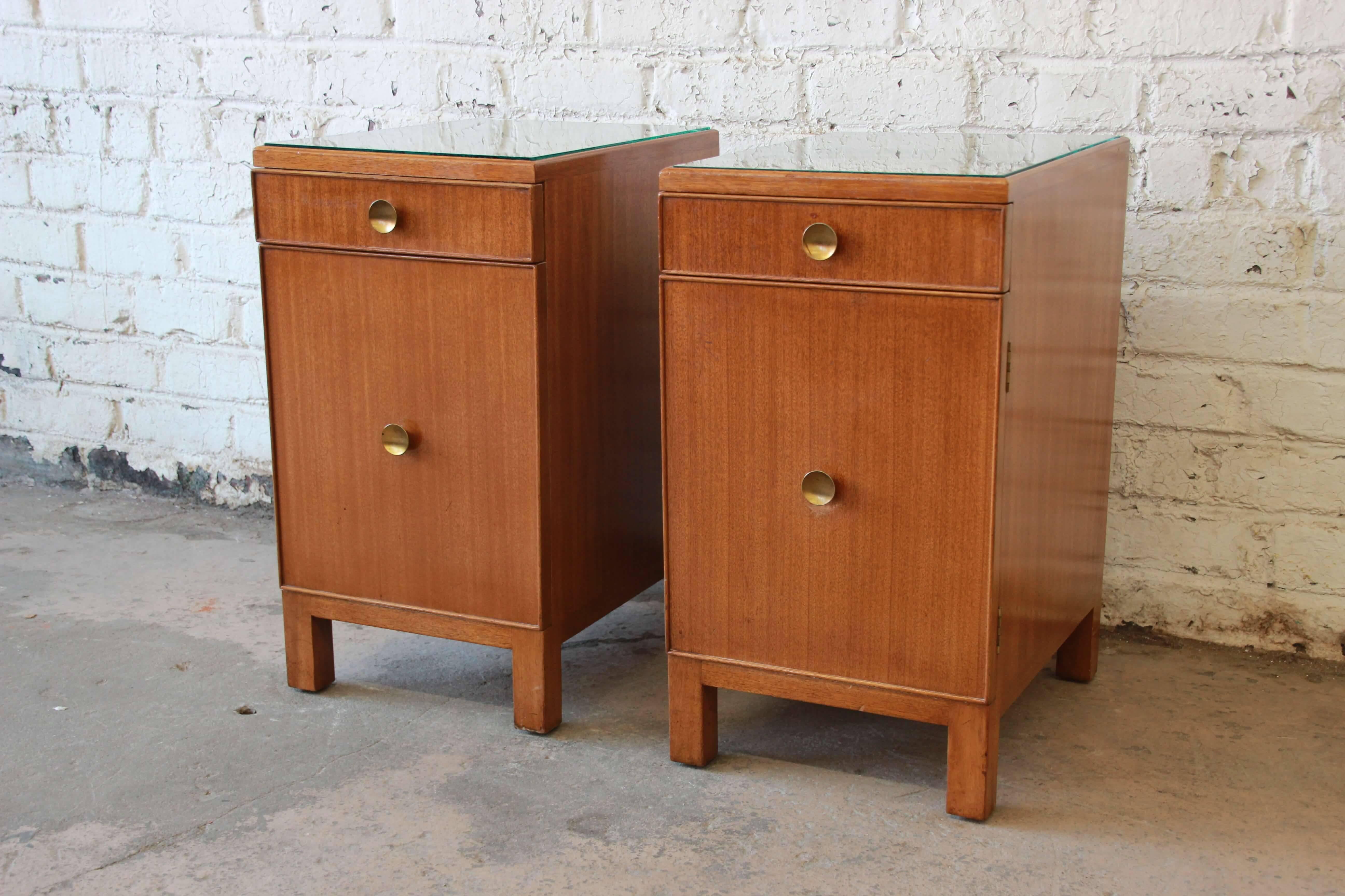 Edward Wormley for Dunbar Nightstands, 1941 In Good Condition In South Bend, IN
