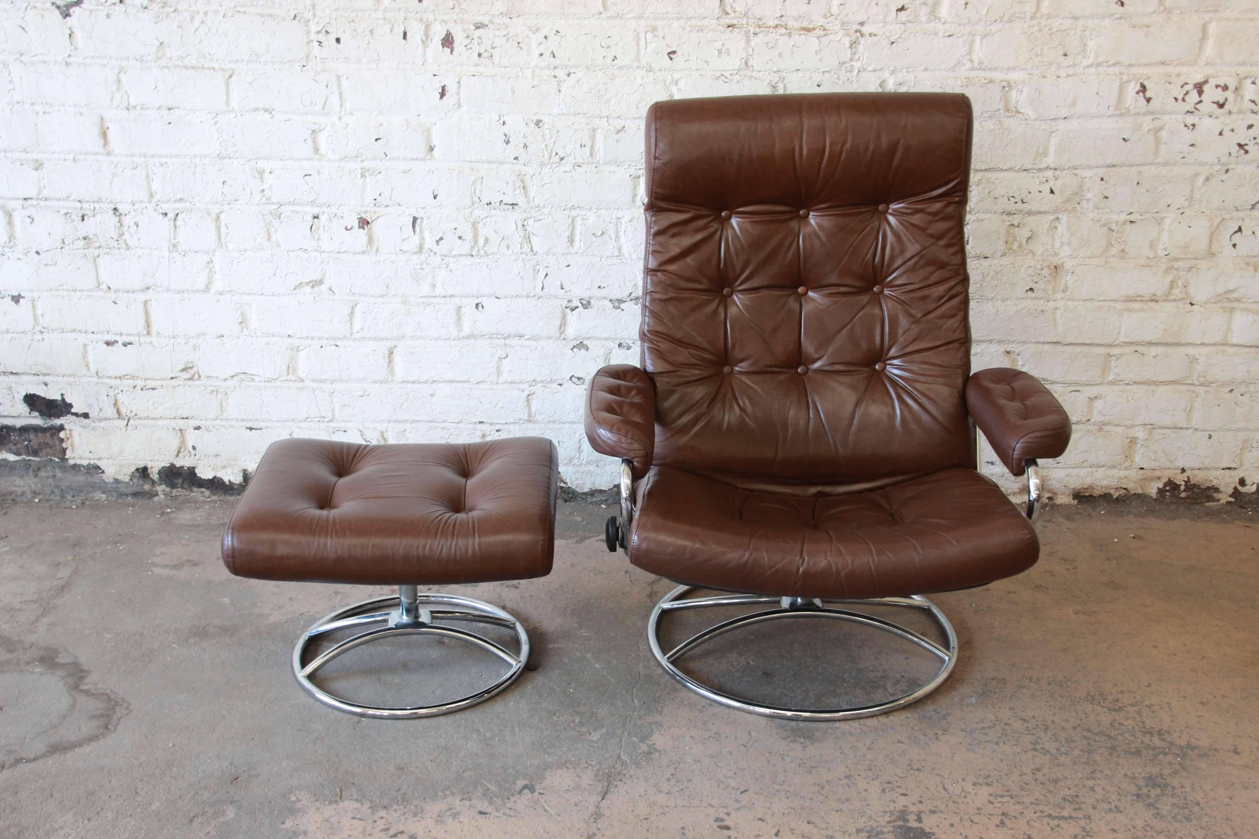 Scandinavian Modern Vintage Brown Leather Ekornes Stressless Lounge Chair with Ottoman