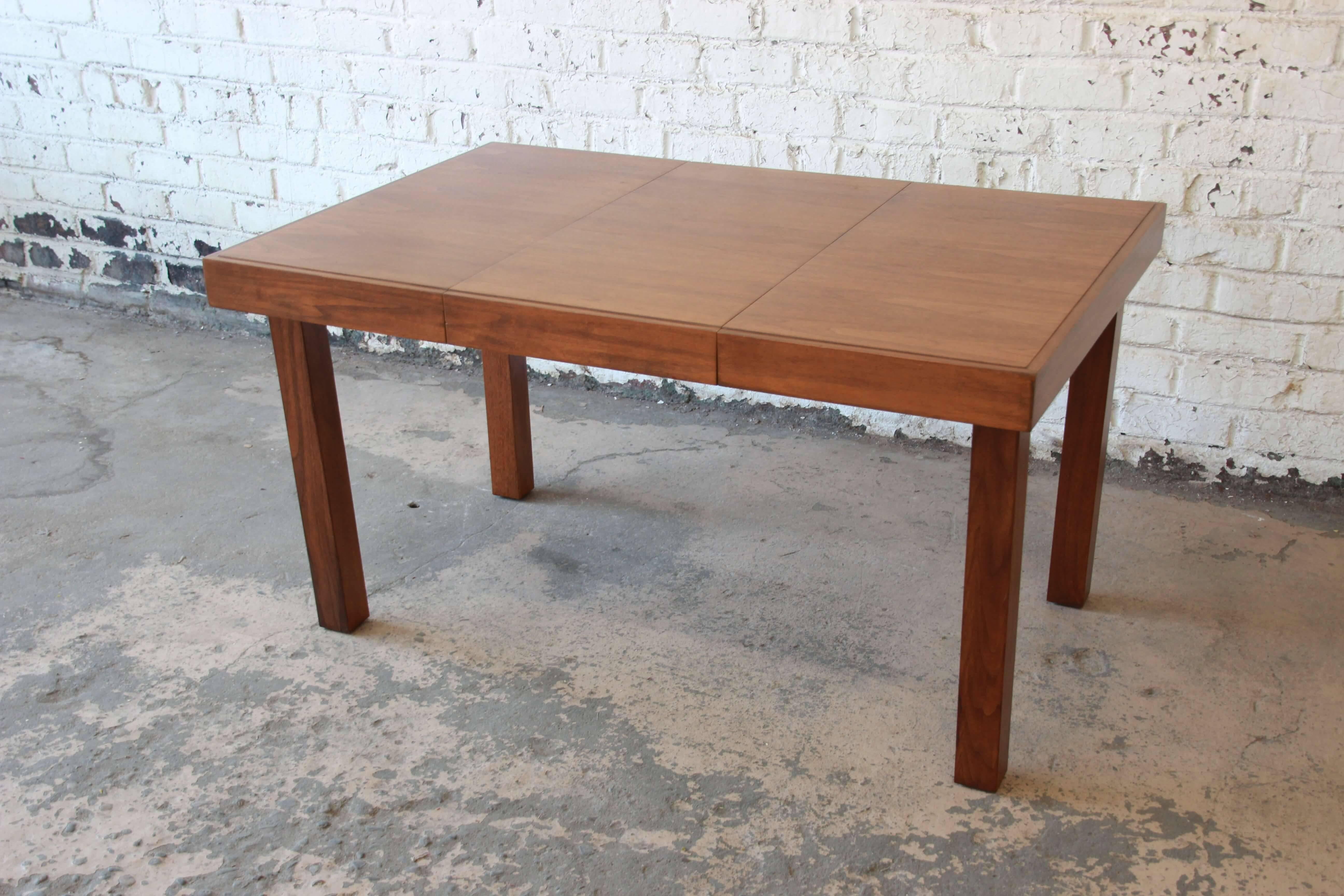 Early George Nelson for Herman Miller Walnut Extension Dining Table In Good Condition In South Bend, IN