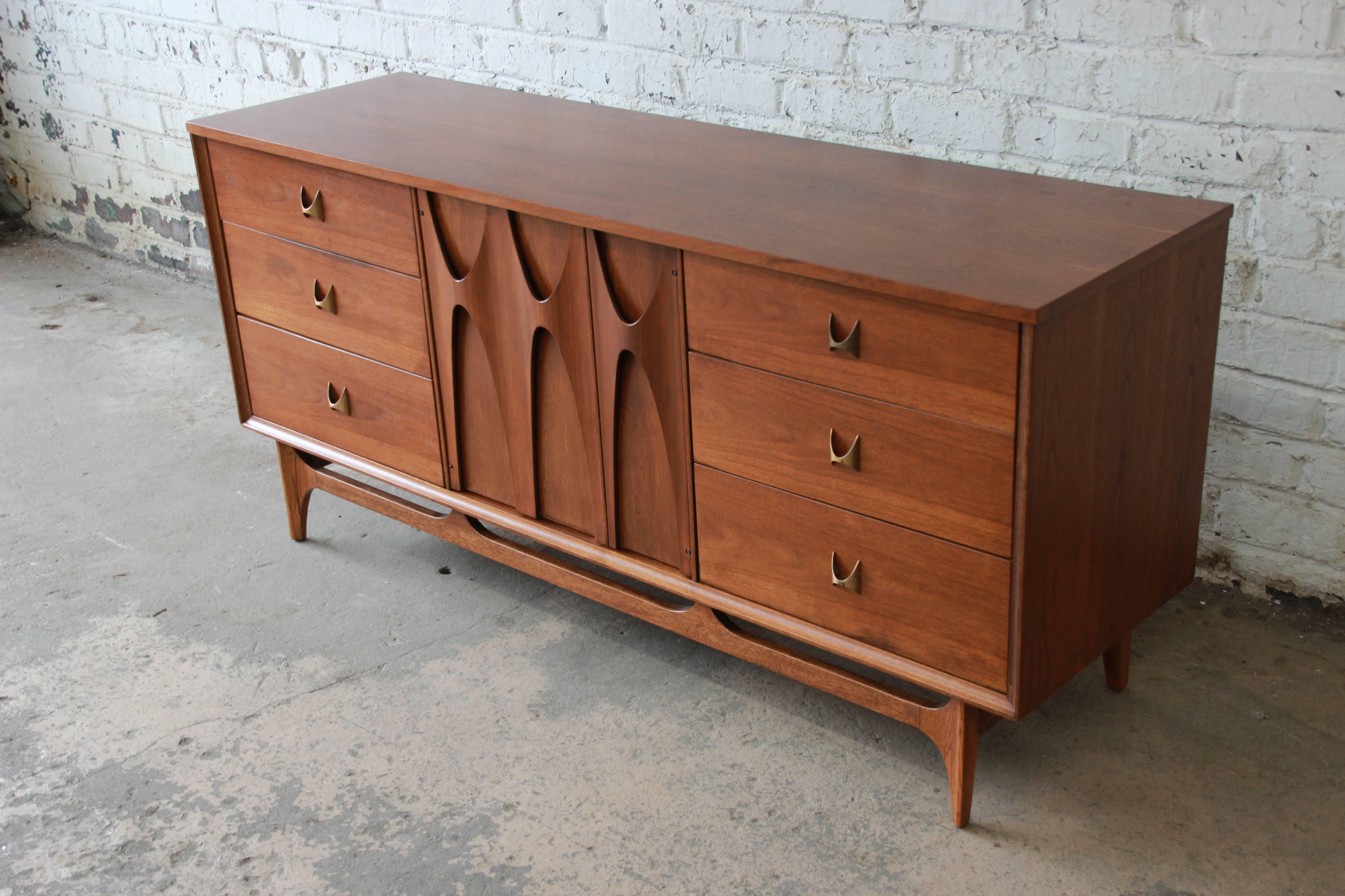 broyhill brasilia dresser