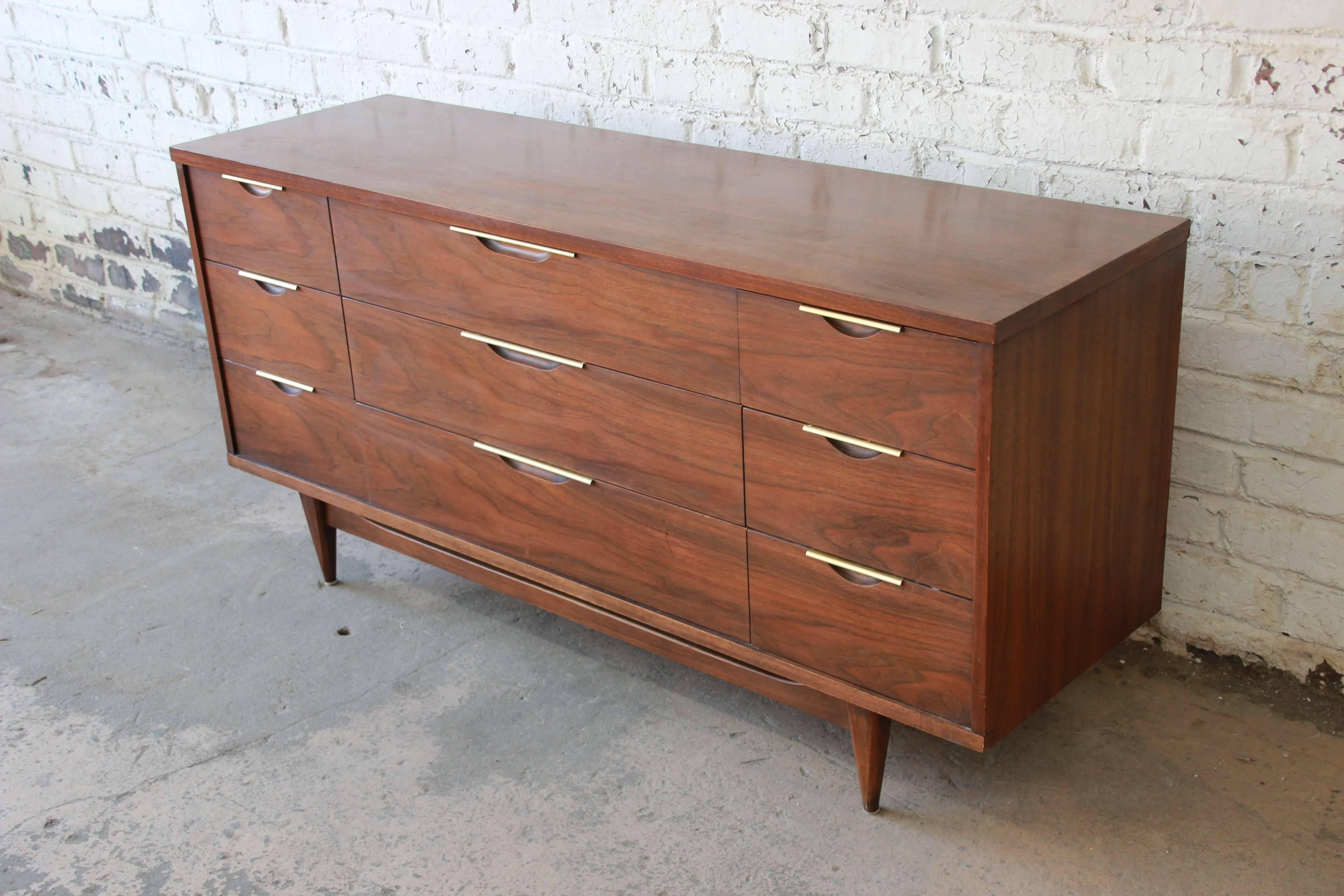 A very nice Mid-Century Modern walnut long dresser or credenza from 