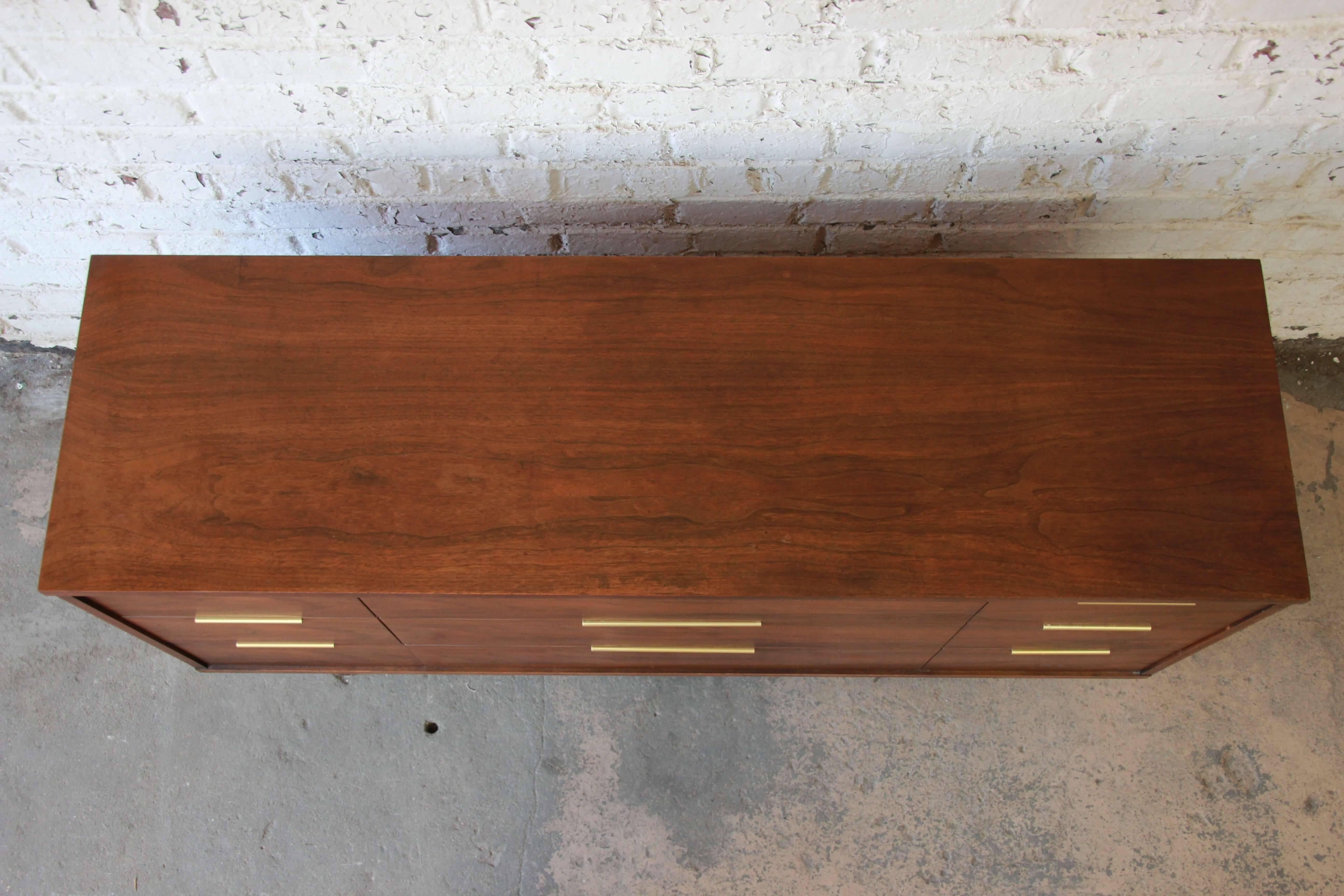 kent coffey 9 drawer dresser
