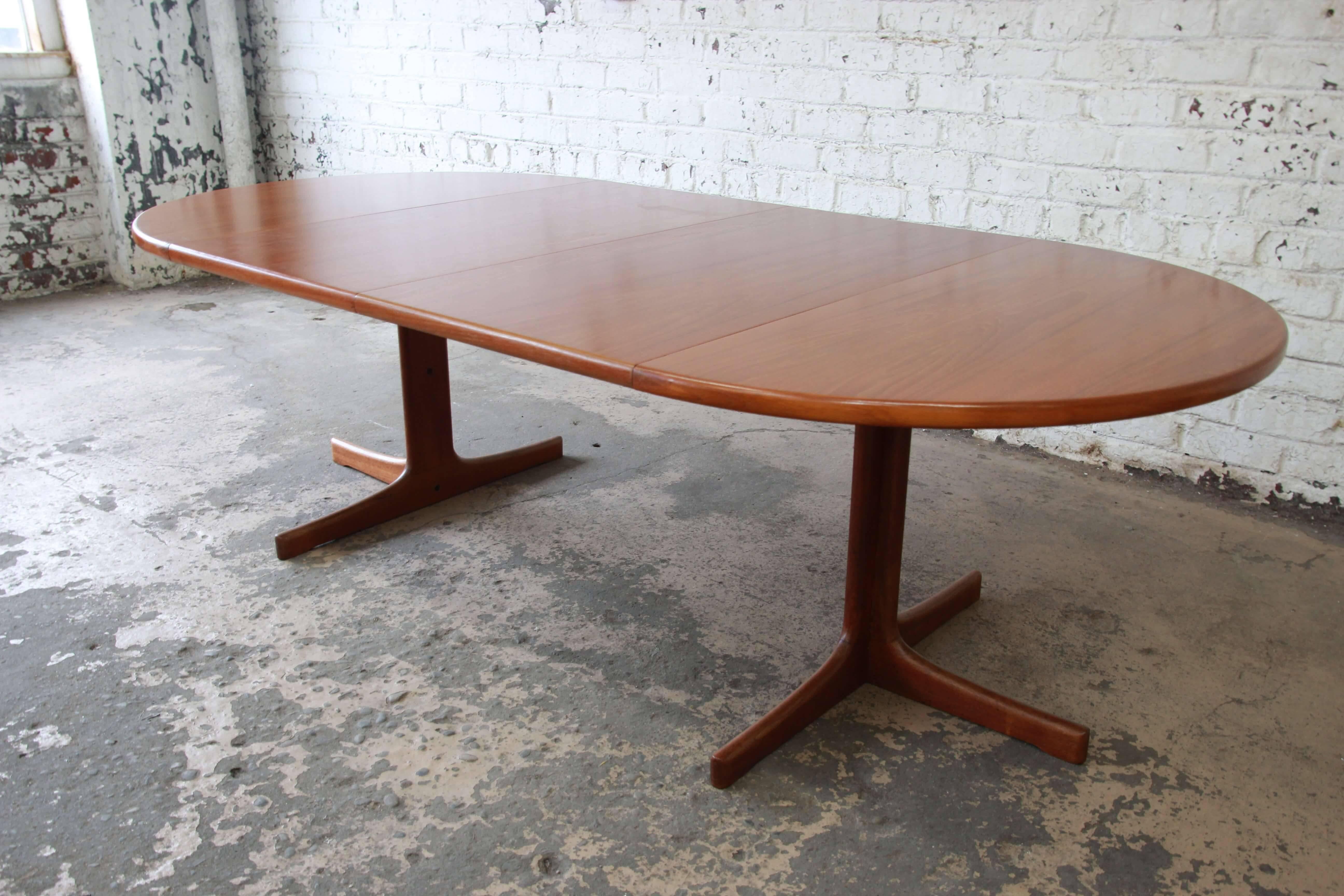 Offering a very nice Scandinavian extension dining table by Karl Ekselius for J.O. Carlsson. The round teak table expands to 94.75