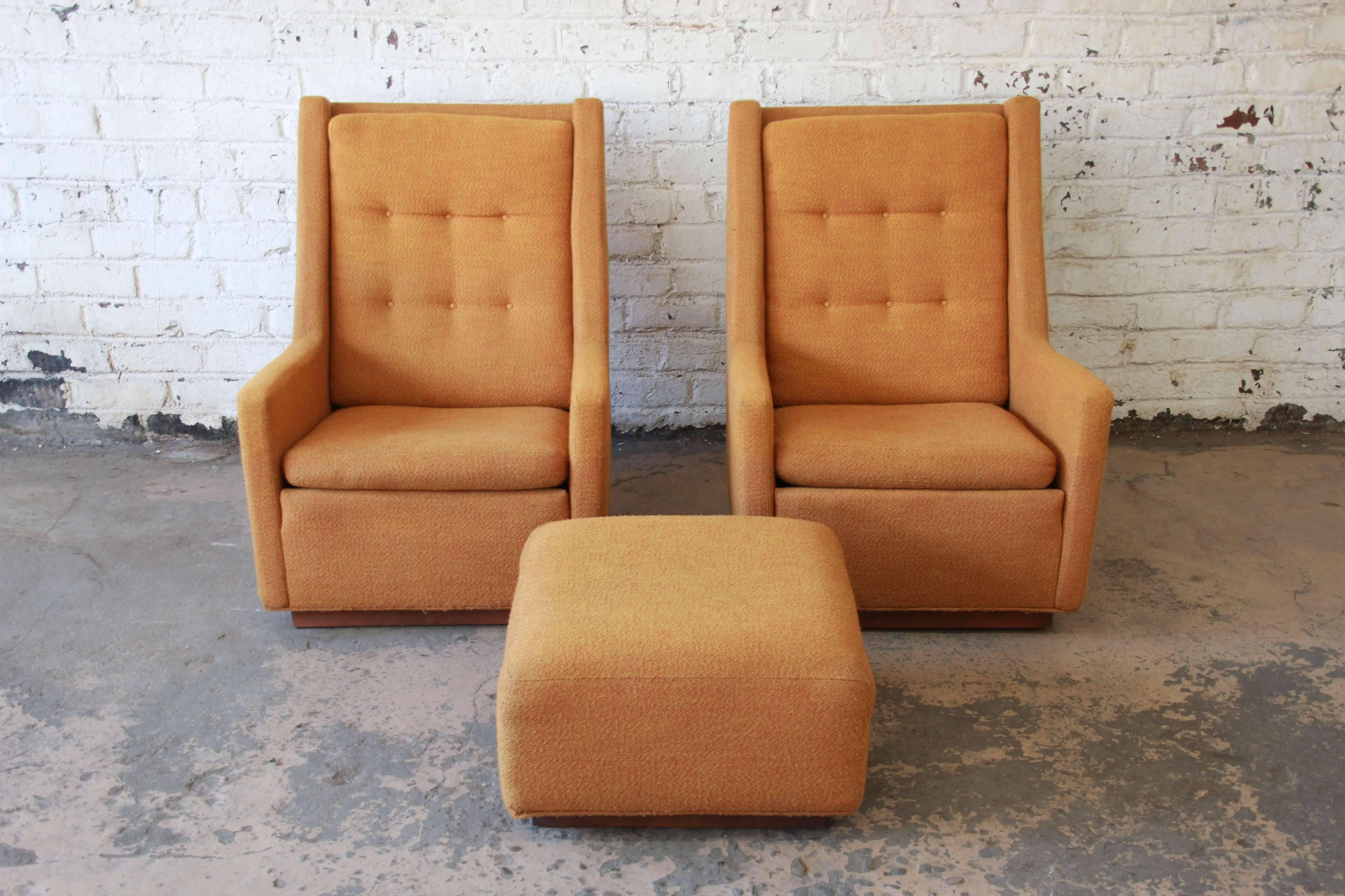 Pair of Lounge Chairs and Ottoman by Milo Baughman for James, Inc In Good Condition In South Bend, IN