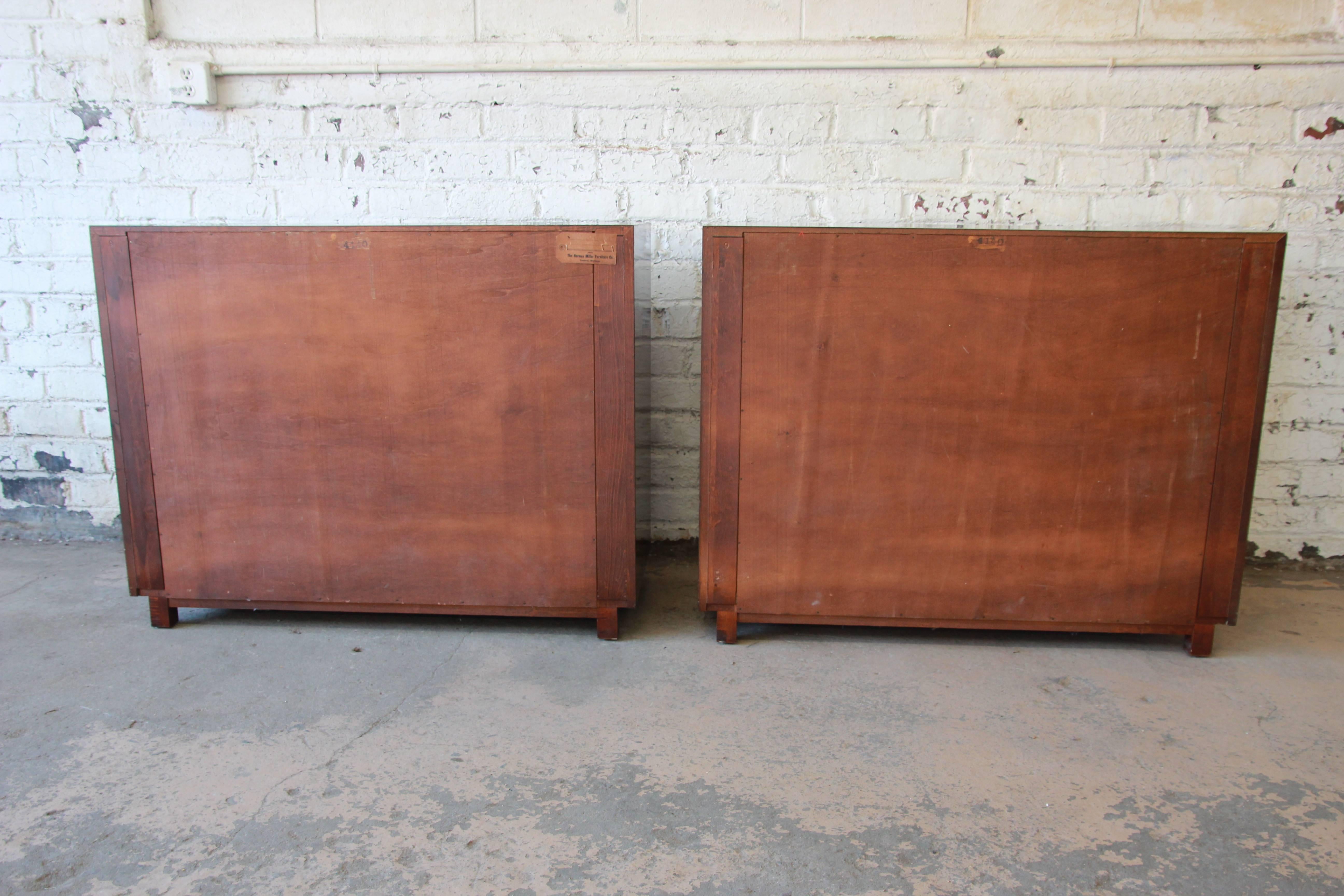 Pair of Gilbert Rohde for Herman Miller Three-Drawer Chests, 1930s 2