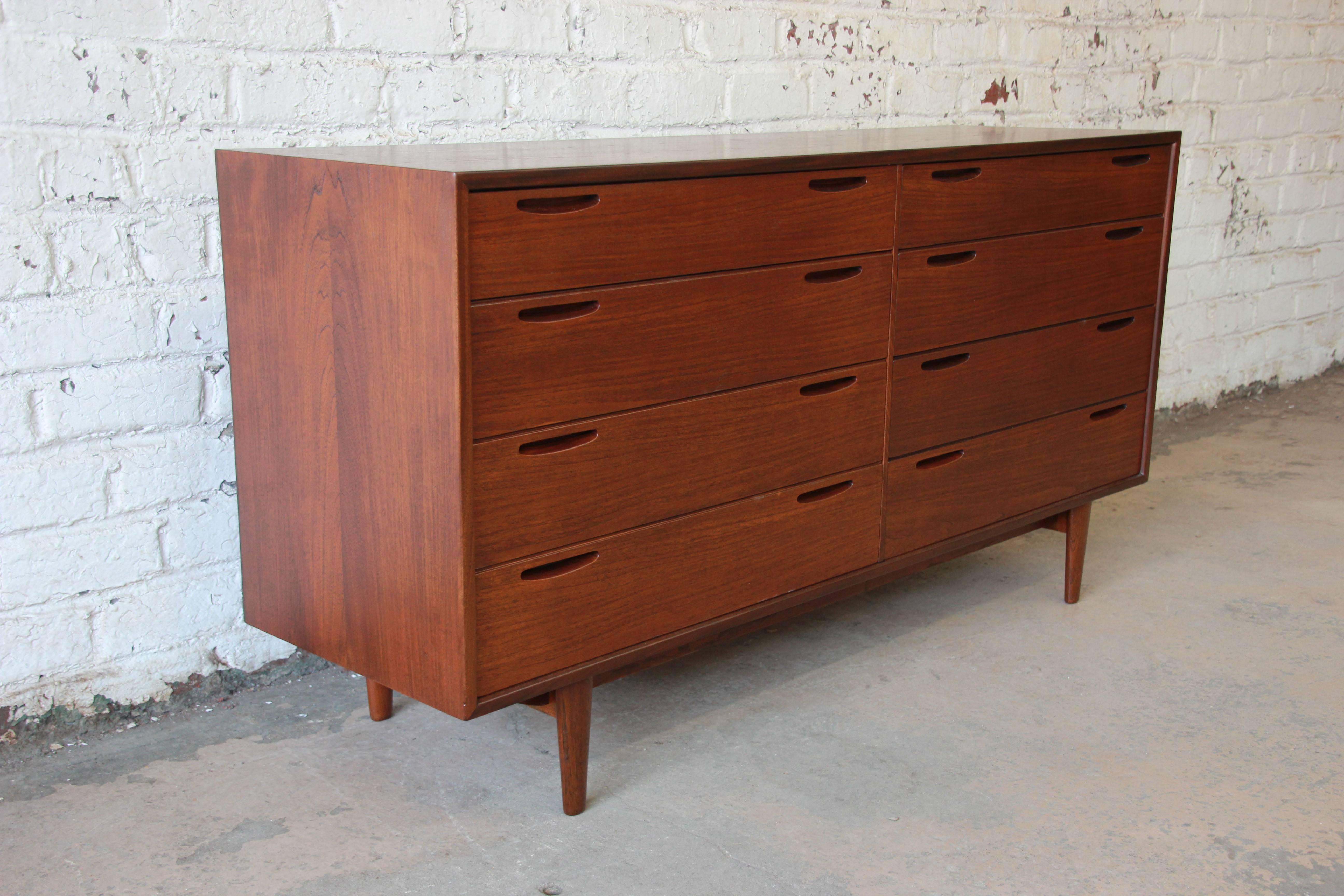 Ib Kofod-Larsen for J. Clausen Brande Møbelfabrik Danish Modern Teak Dresser In Excellent Condition In South Bend, IN