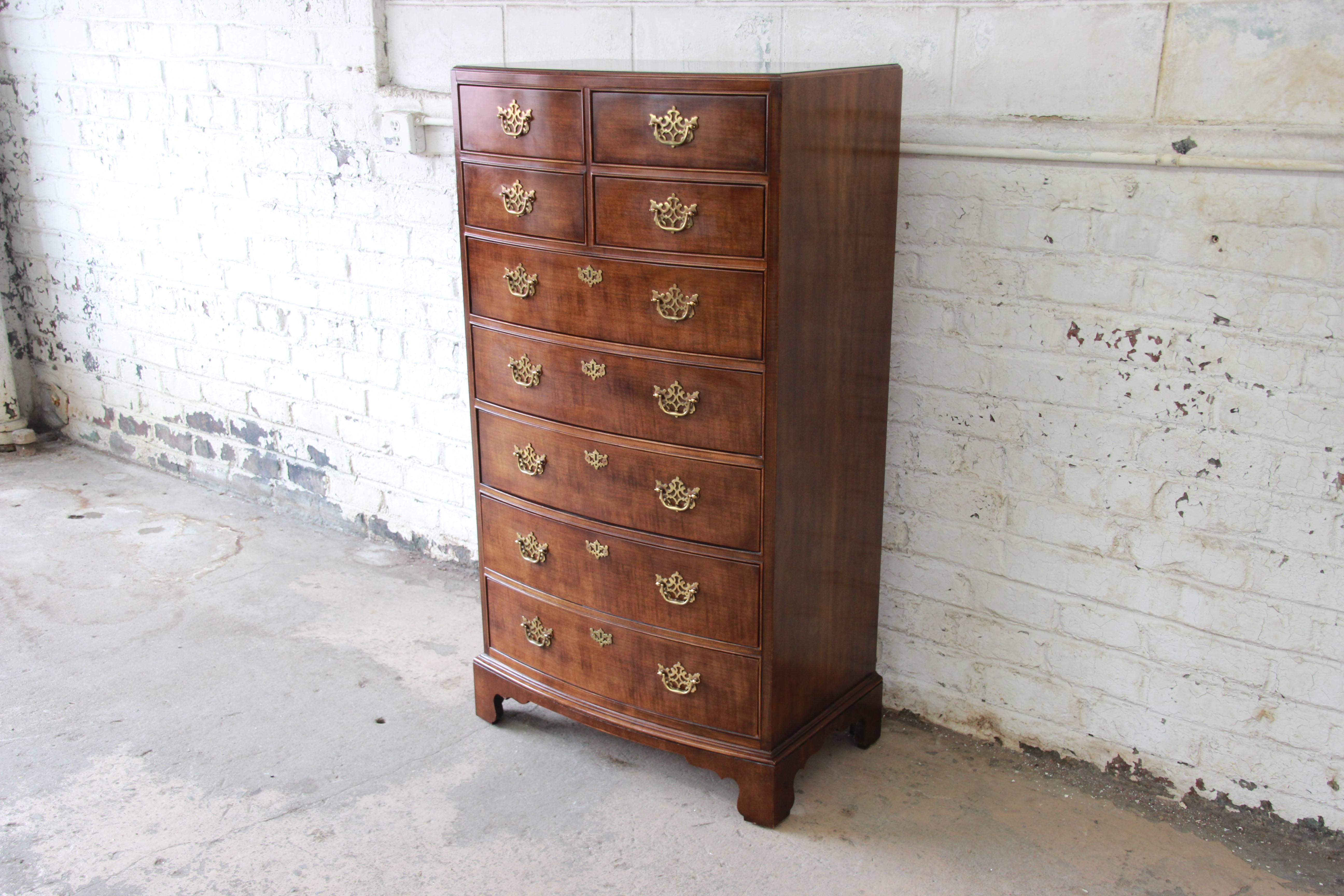 A very nice vintage American Chippendale style mahogany highboy dresser by Henredon. The dresser features beautiful mahogany wood grain and a Classic traditional style. It offers ample room for storage with nine dovetailed drawers. Three of the