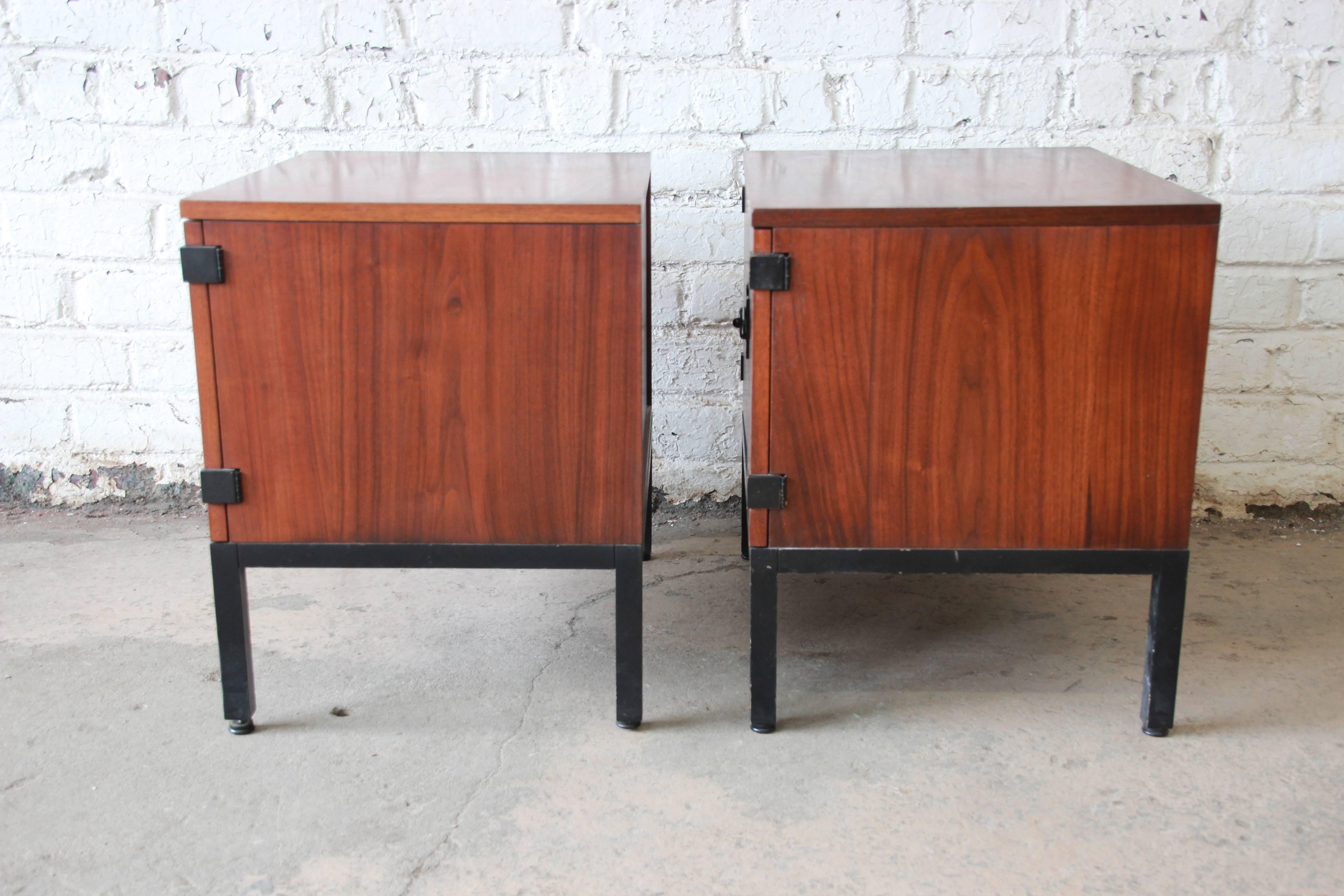 Kipp Stewart for Directional Mid-Century Modern Walnut Nightstands, Pair 4