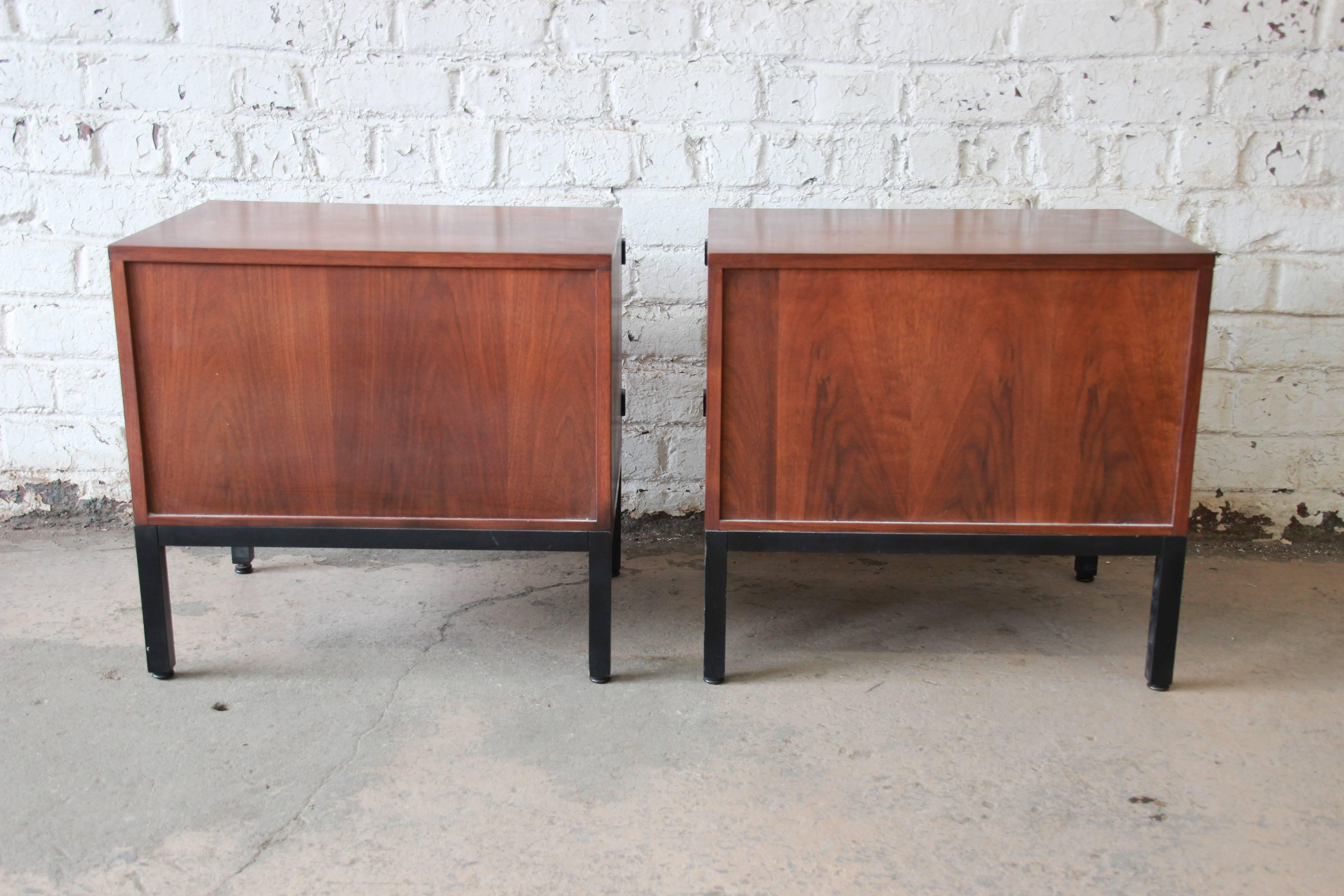 Kipp Stewart for Directional Mid-Century Modern Walnut Nightstands, Pair 5