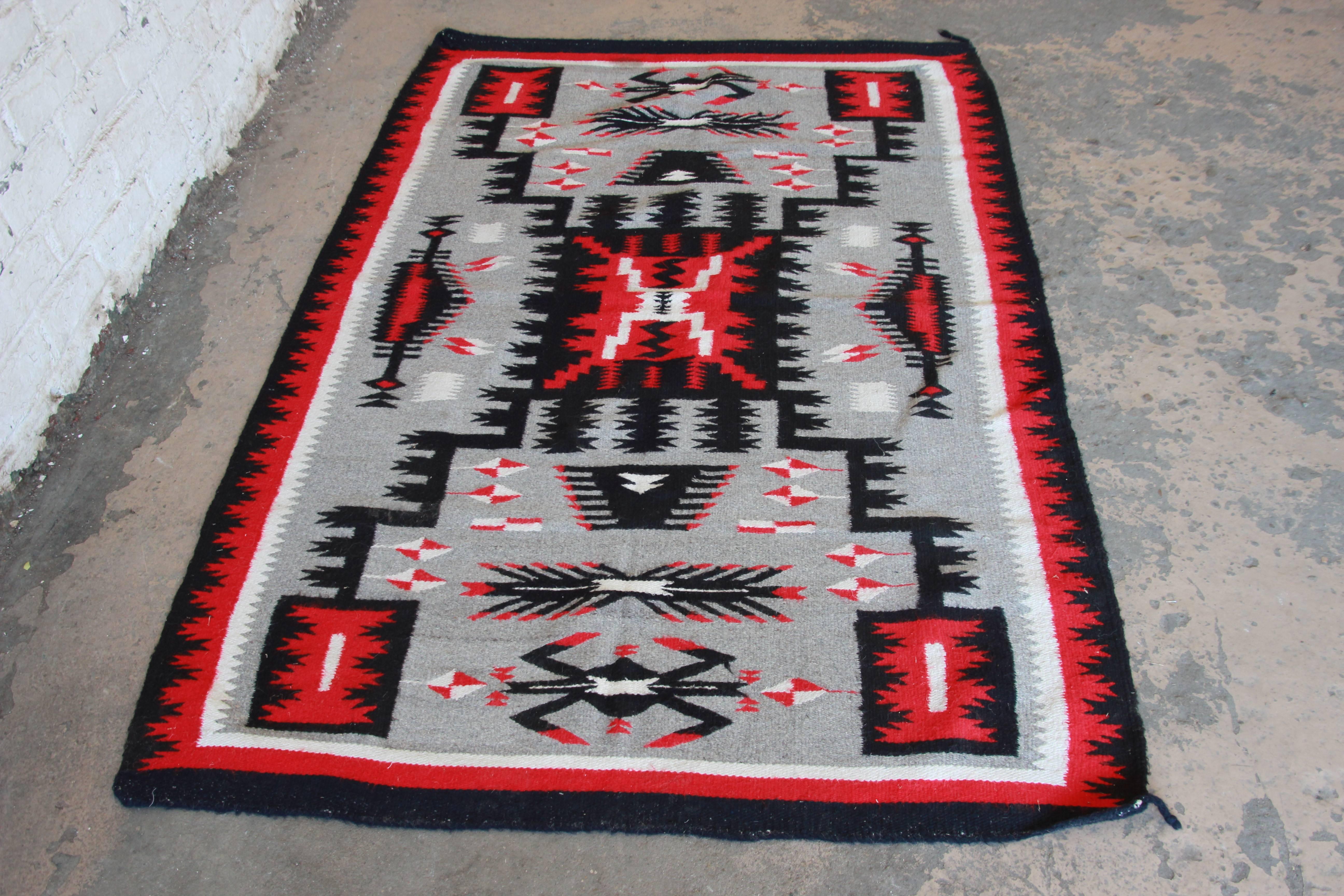 Vintage Authentic Native American Navajo Wool Rug In Excellent Condition In South Bend, IN