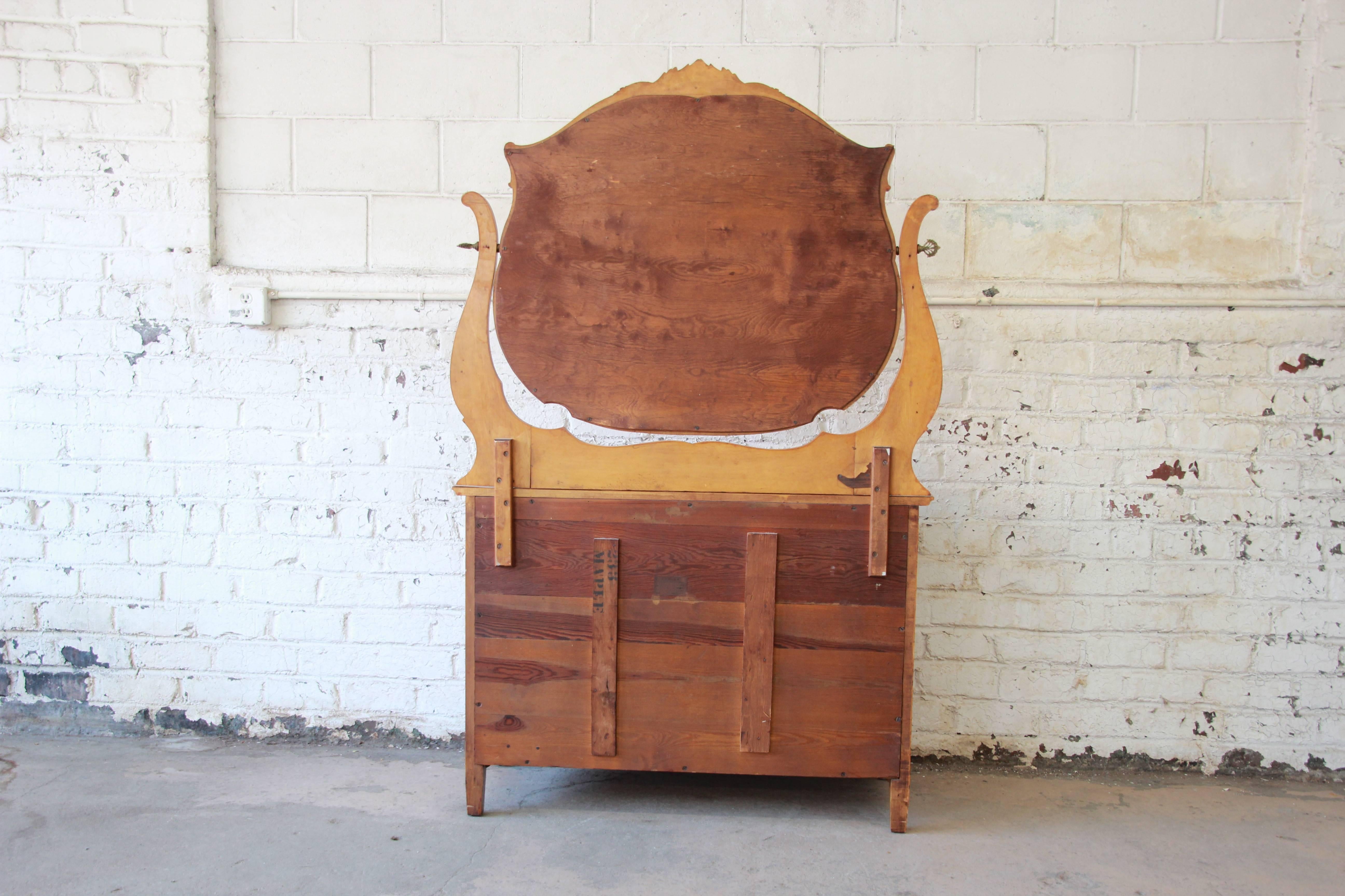 Early Widdicomb Furniture Bird's-Eye Maple Dresser with Bevelled Mirror In Good Condition In South Bend, IN