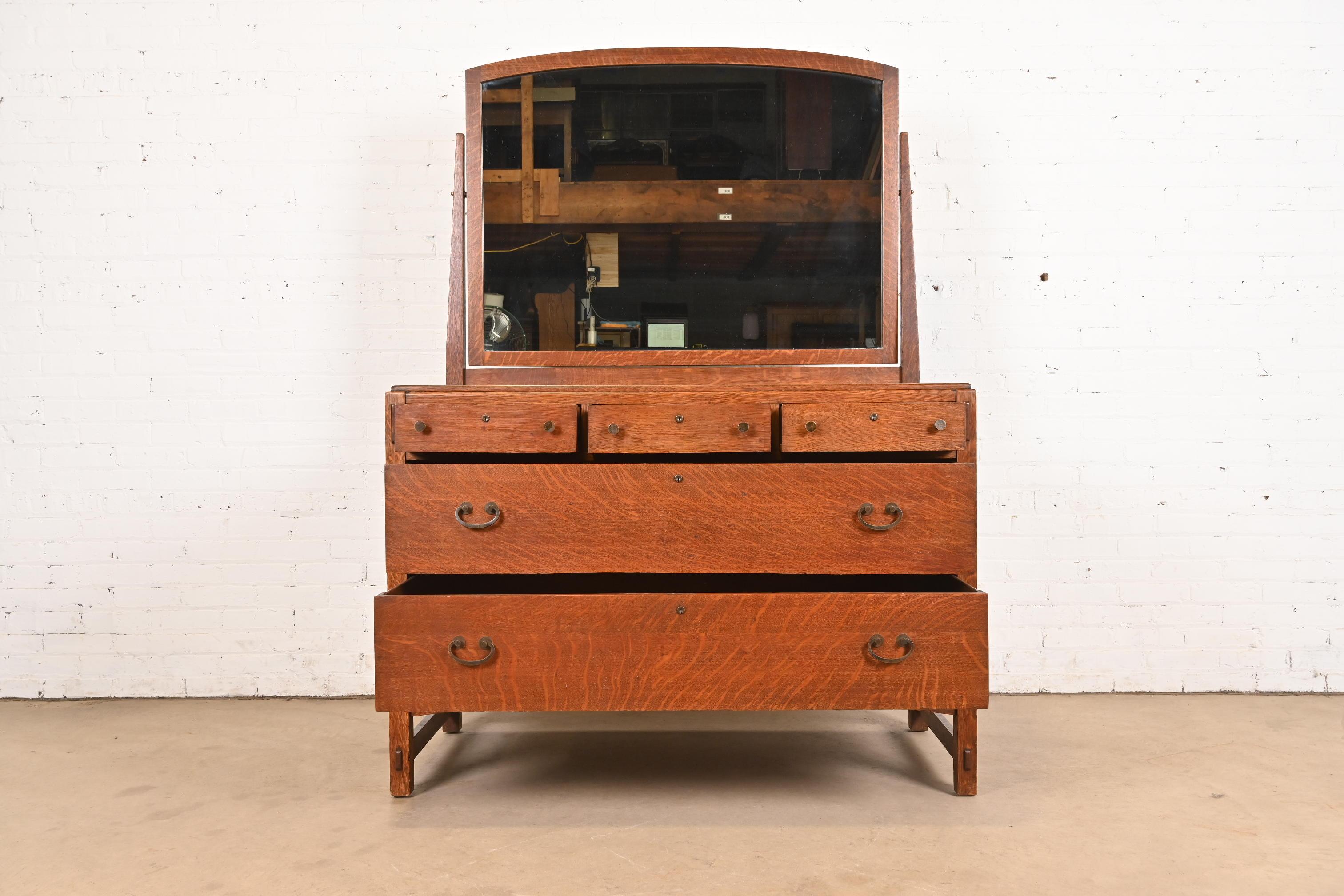 Comò di vanità con specchio in quercia Mission Arts & Crafts di Limbert, CIRCA 1900 In condizioni buone in vendita a South Bend, IN