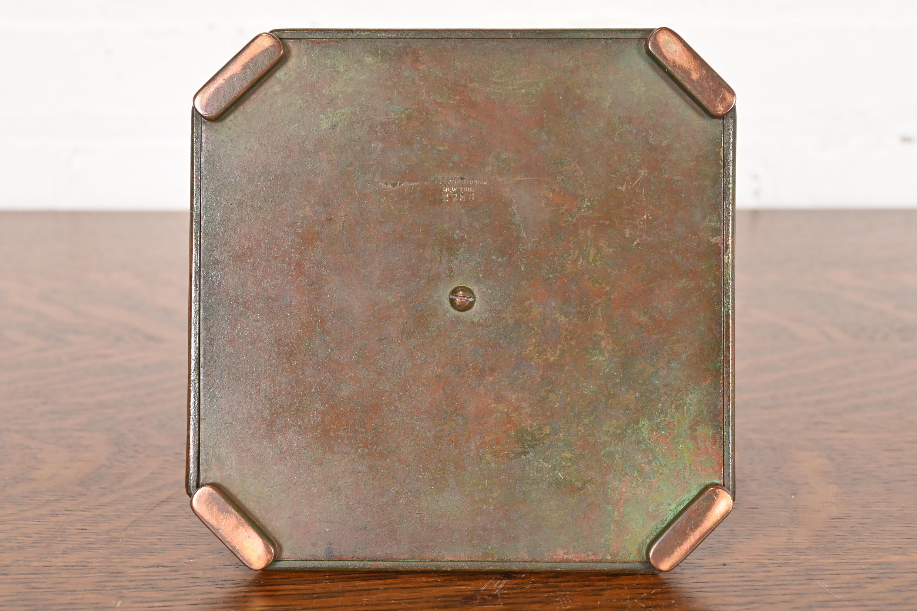 Calamaio in bronzo con motivo cinese di Tiffany Studios in vendita 2