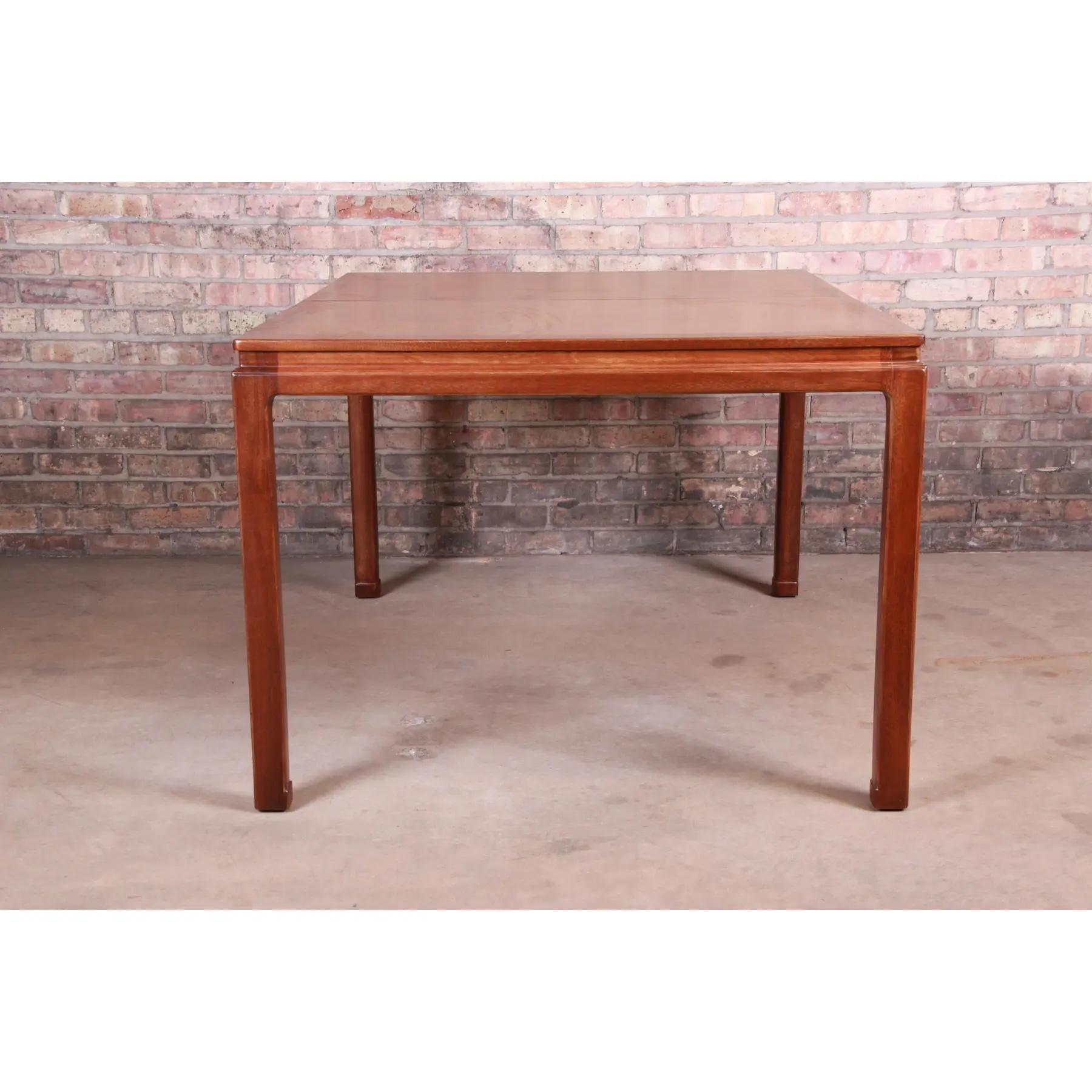 Edward Wormley para Dunbar Janus Collection Mesa de comedor de nogal, recién restaurada en venta 4