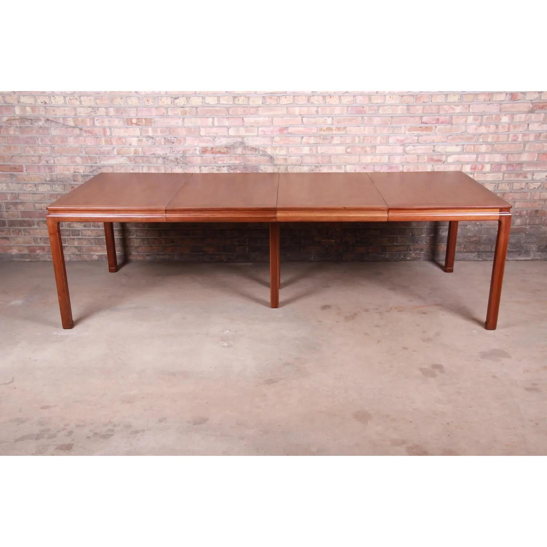 Edward Wormley para Dunbar Janus Collection Mesa de comedor de nogal, recién restaurada en venta 6