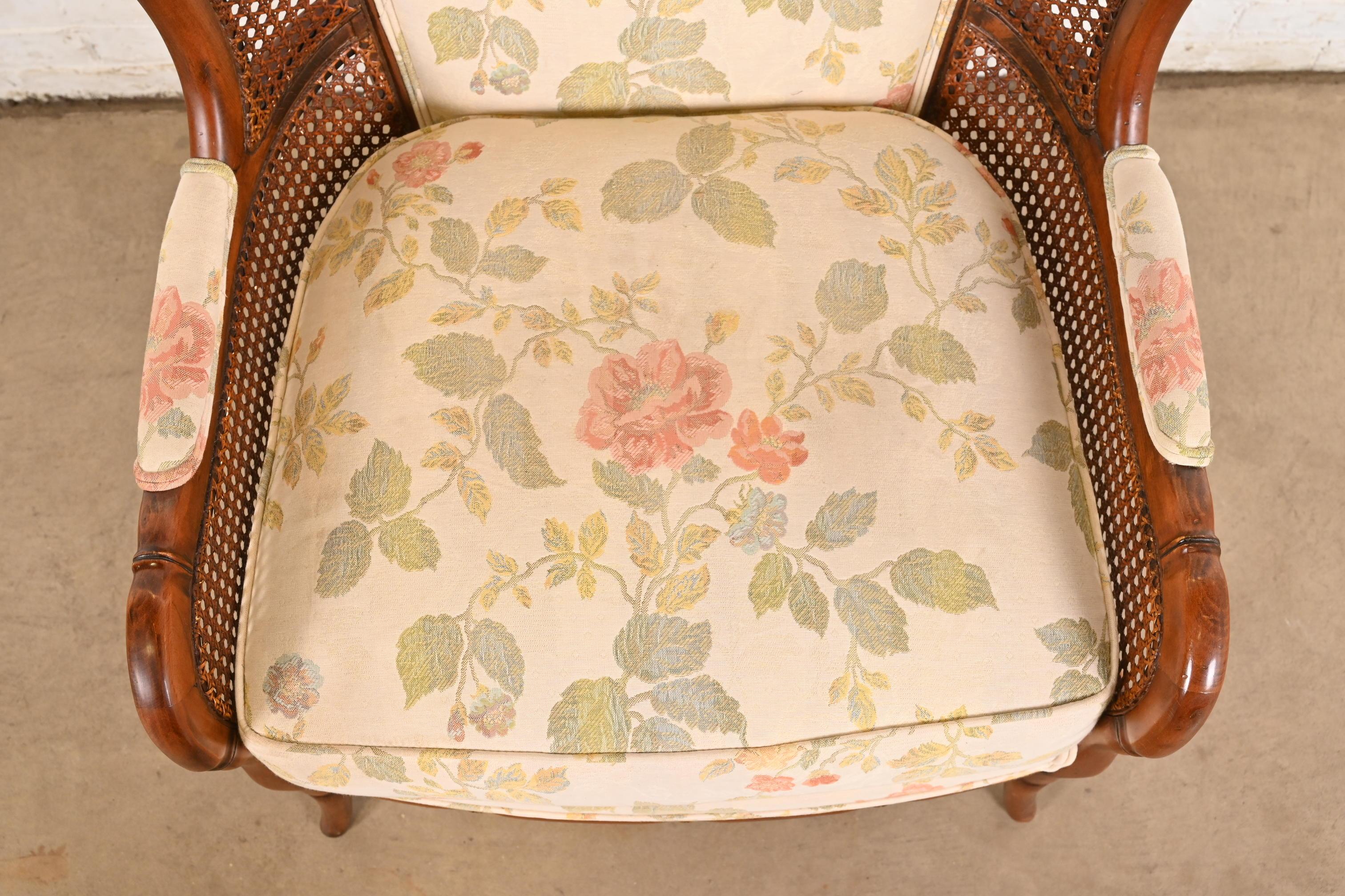 Gepolsterter Loungesessel Regency mit Bambusimitat und Rohrgeflecht im Angebot 2