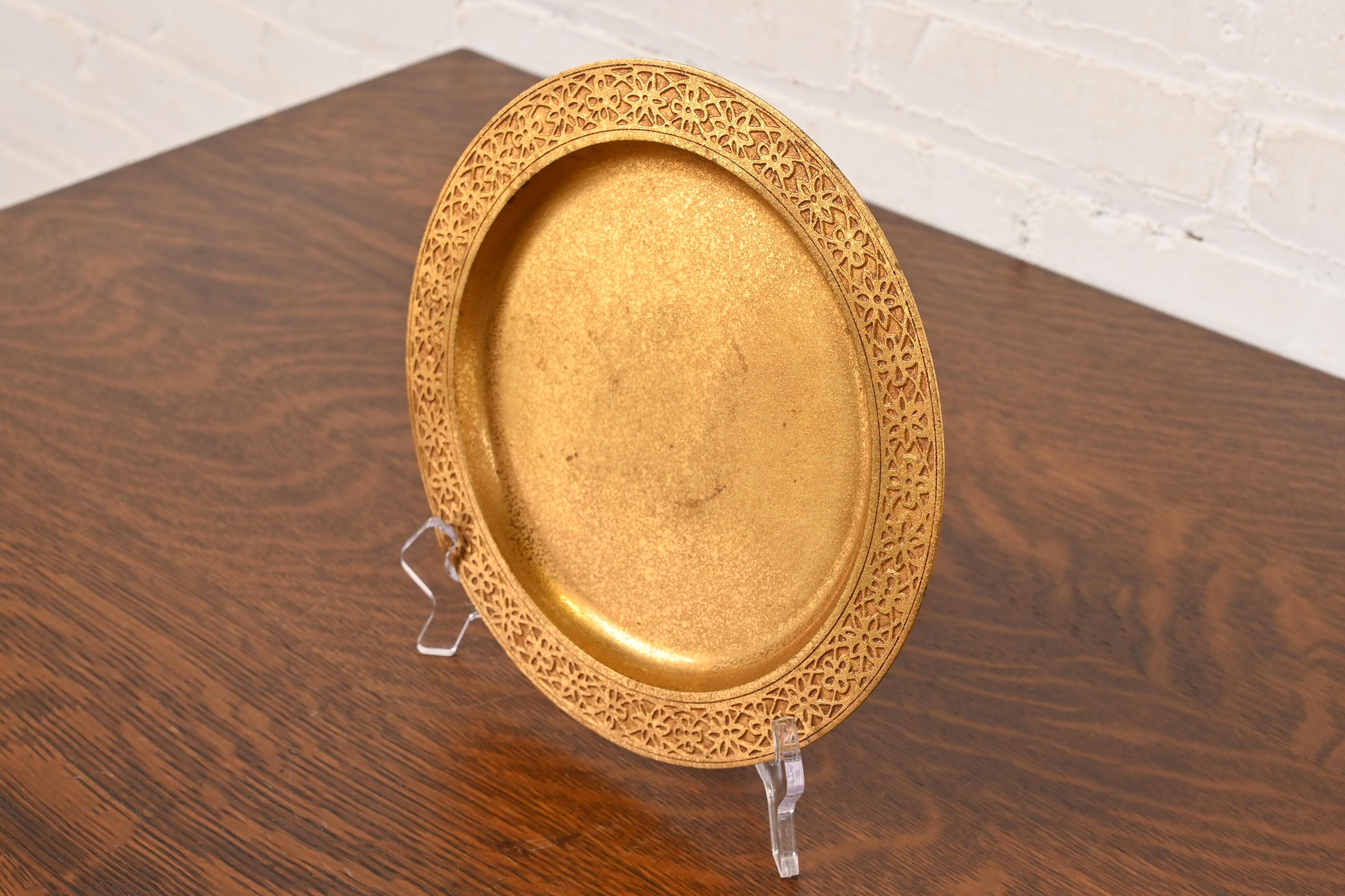 Tiffany Studios New York Bronze Doré Teller oder Ladegerät (20. Jahrhundert) im Angebot
