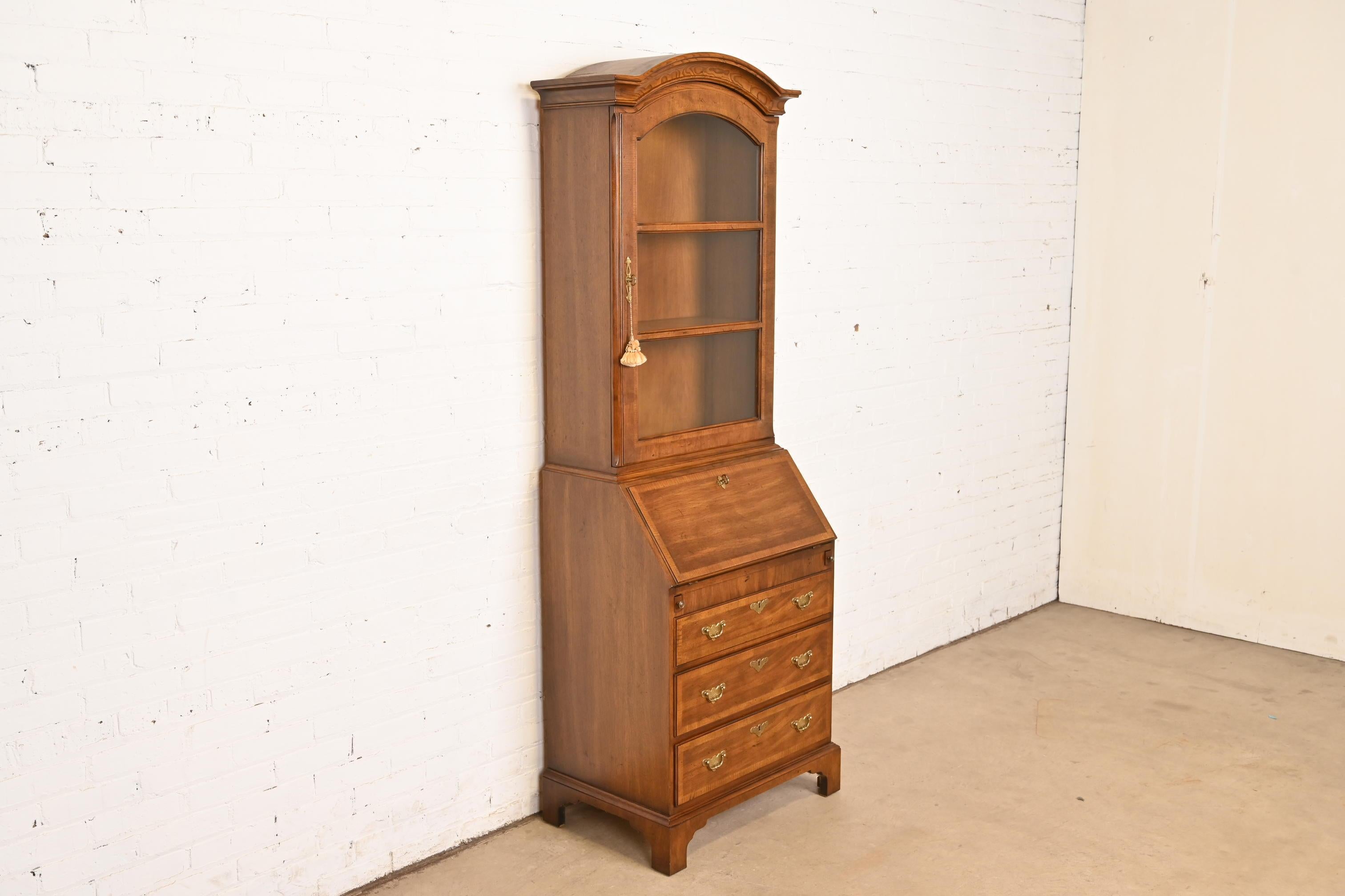 Henredon Georgian Banded Oak Drop Front Secretary Desk With Bookcase Hutch In Good Condition For Sale In South Bend, IN