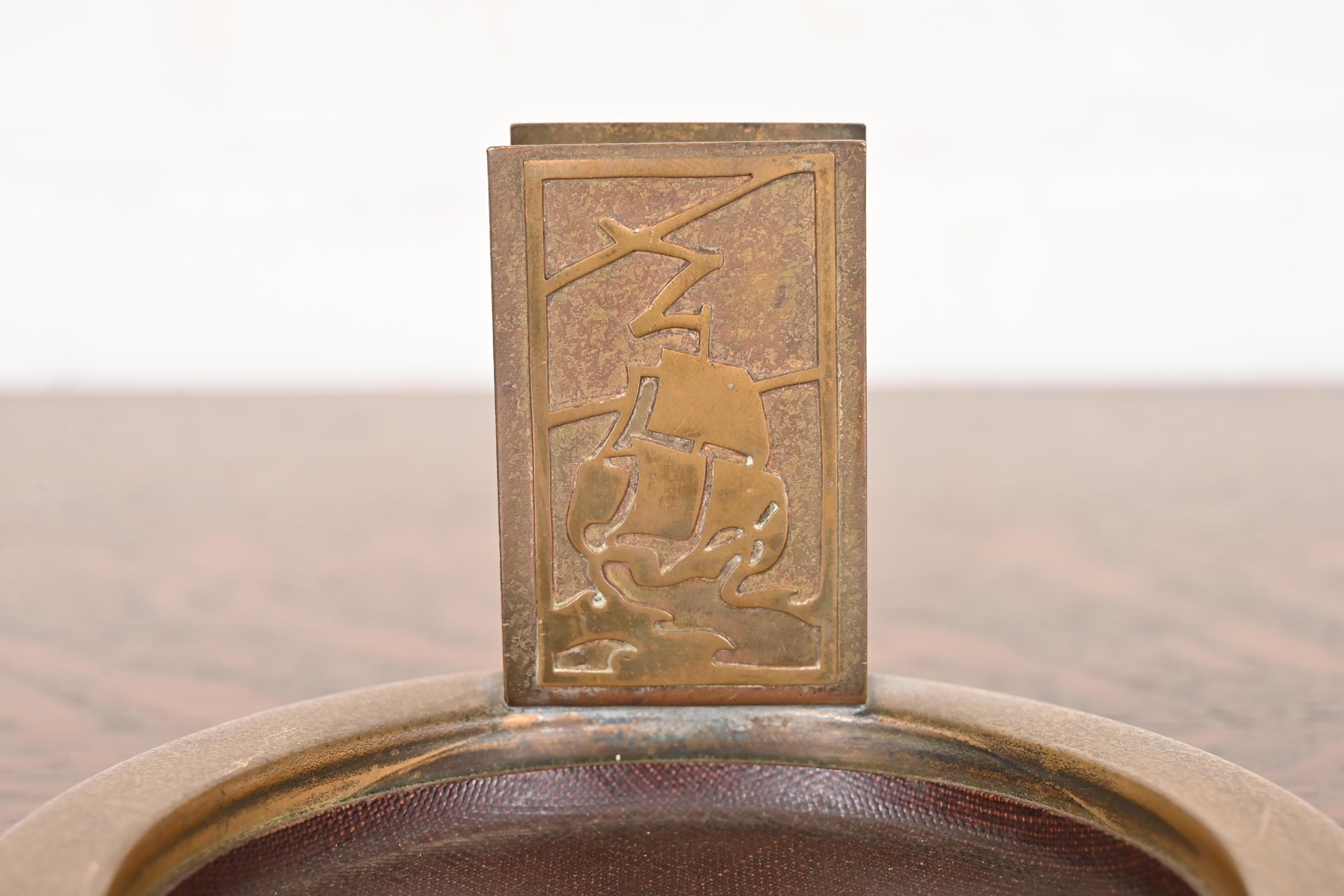 Bronze A Silver Crest Arts & Crafts Cendrier en bronze avec support pour boîte d'allumettes en vente