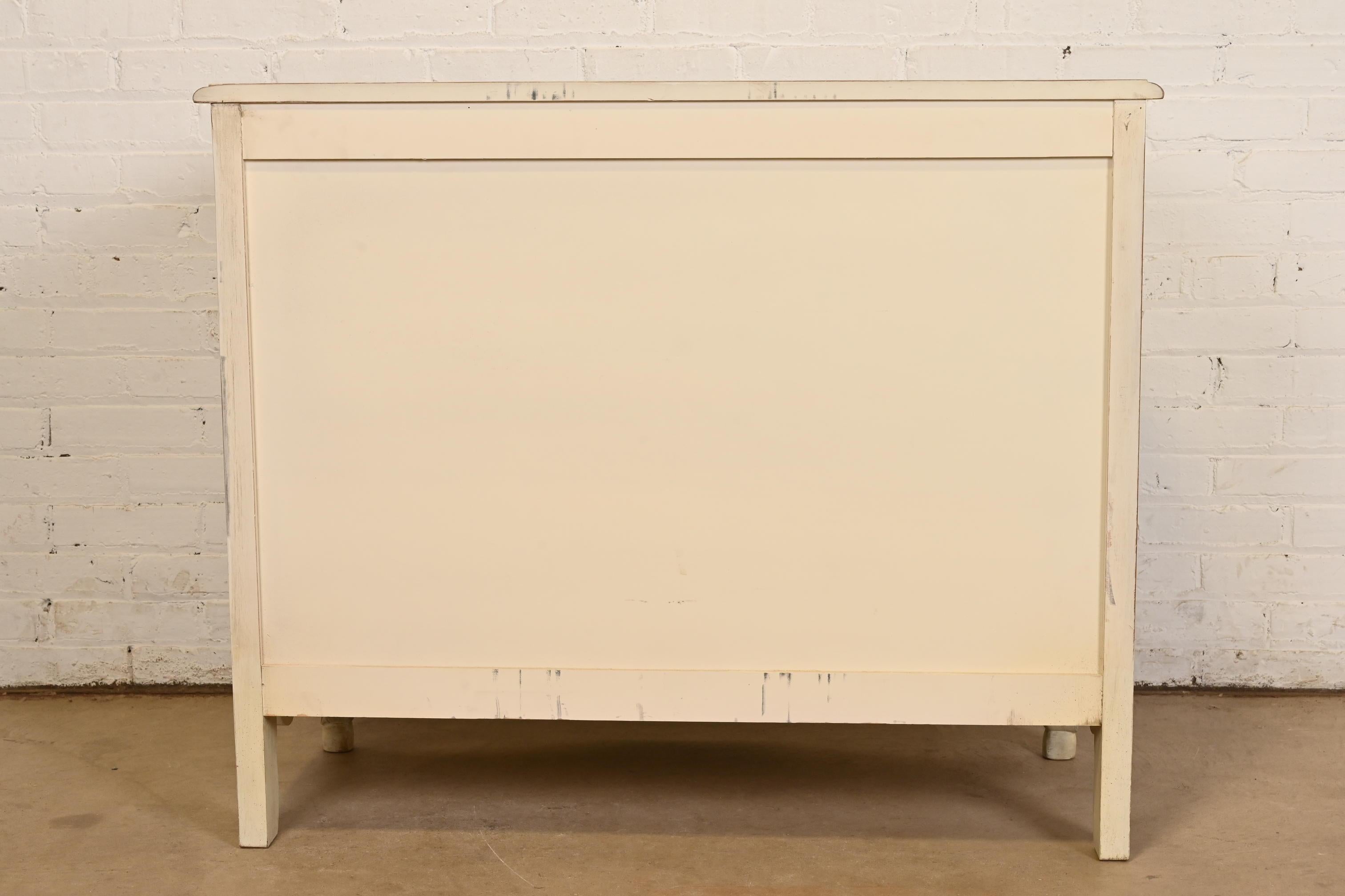 Cassettiera dipinta Luigi XV di Baker Furniture, circa anni '60 in vendita 5