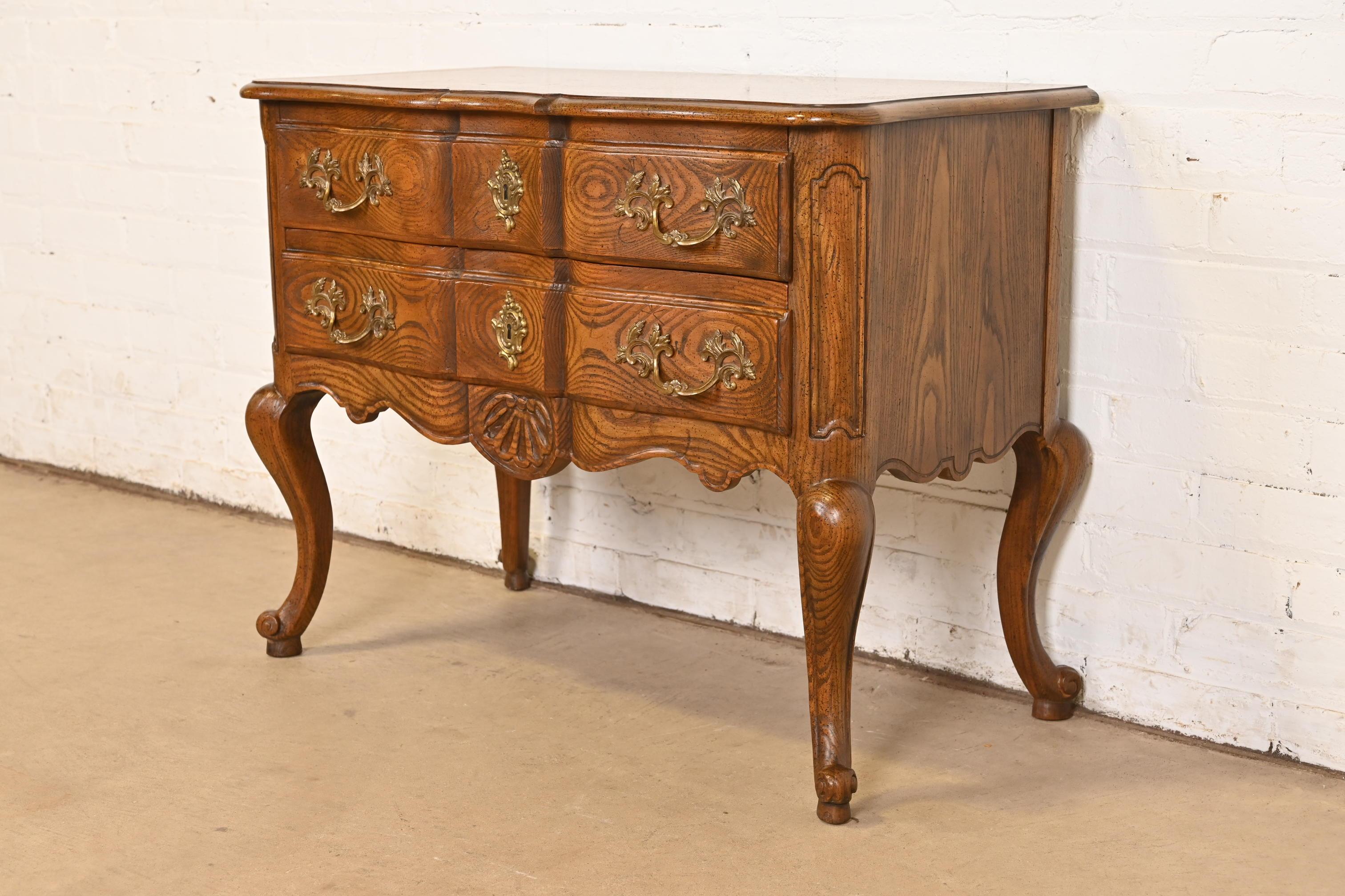 Baker Furniture French Provincial Louis XV Carved Oak and Burl Wood Commode In Good Condition For Sale In South Bend, IN