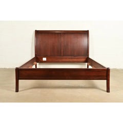 Cama tipo trineo de tamaño queen de madera de cerezo, estilo Imperio francés, de L. & J. G. Stickley