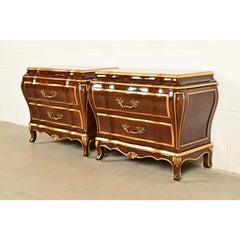 Paire de commodes Karges de style provincial français Louis XV en noyer figuré « Bombay »