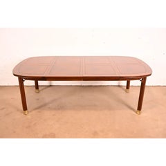 Mesa de comedor extensible de estilo «Mid-Century Modern» de Henredon, en nogal  Recién reformado