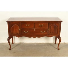 Sideboard, Credenza oder Buffet aus massivem georgischem Kirschholz