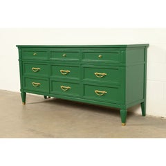 Commode ou buffet de style Régence française Louis XVI, de couleur blanche, récemment restauré