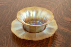 Louis Comfort Tiffany Favrile Iridescent Art Glass Finger Bowl Con Sottopiatto