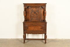 Bernhardt Furniture: Antiker englischer Bar-Schrank aus geschnitztem Eichenholz im jakobinischen Stil, um 1930