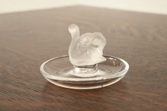 Piattino portaanello Lalique in cristallo smerigliato stile Art Déco a forma di cigno