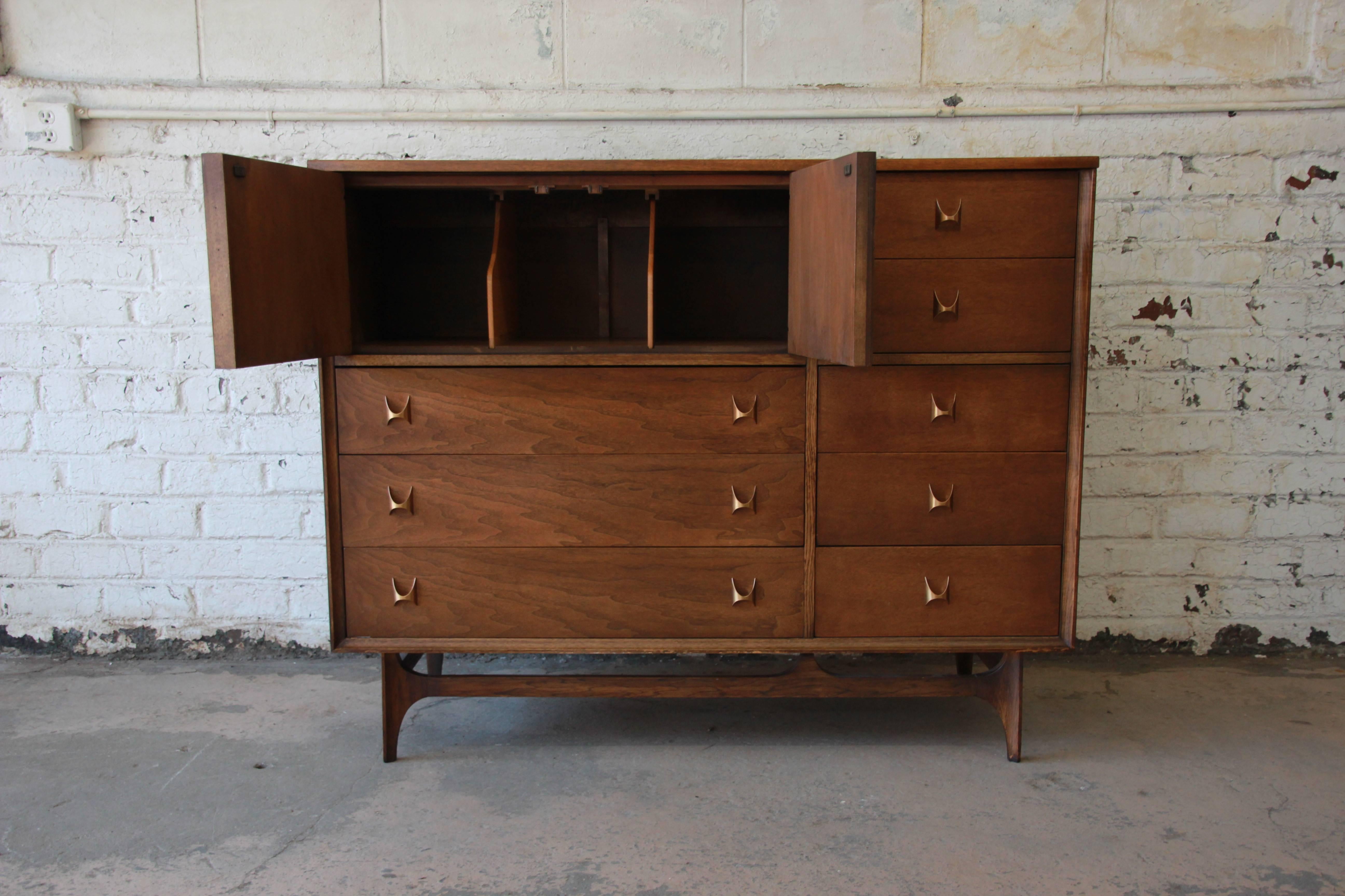 broyhill mid century dresser