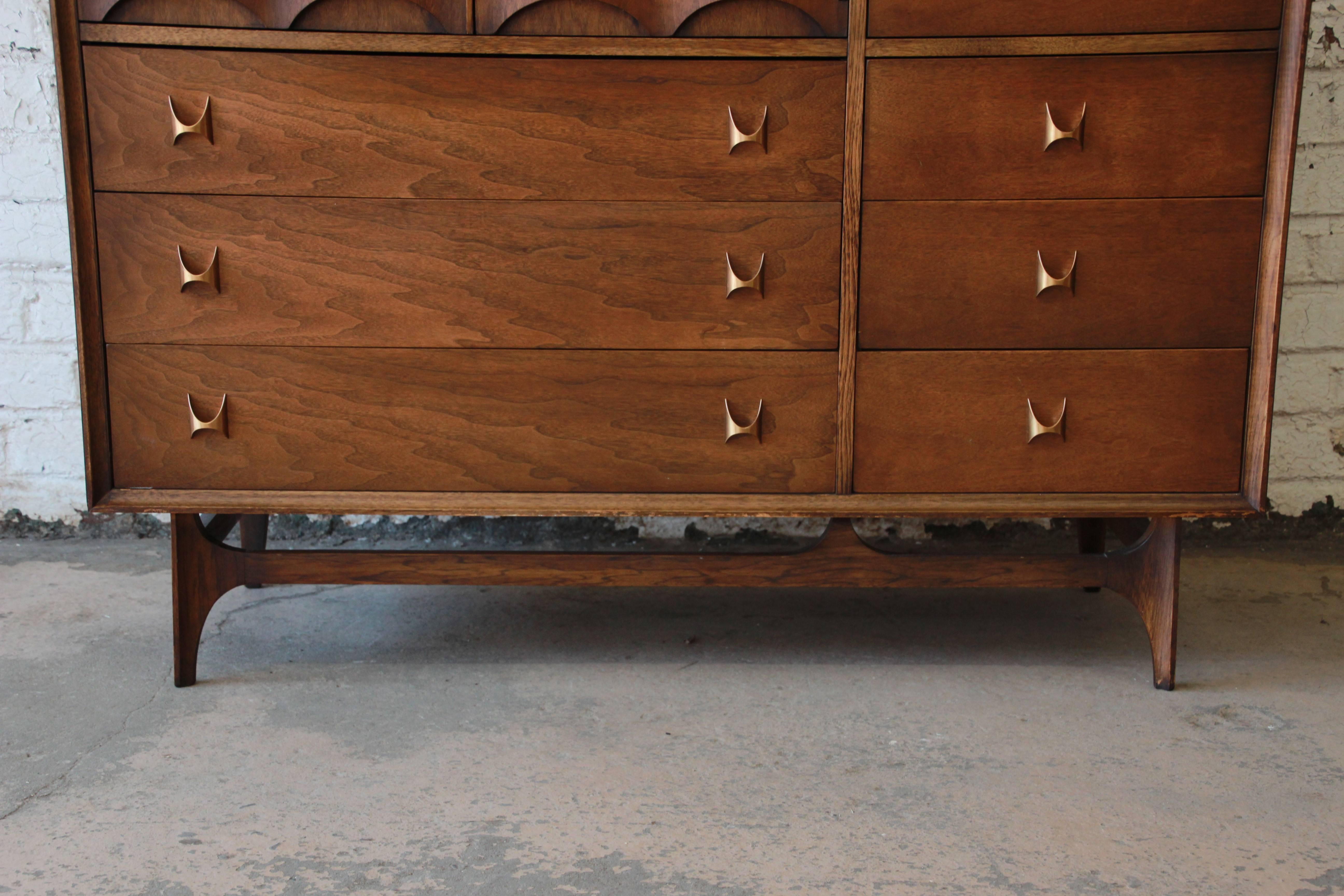 Mid-Century Broyhill Brasilia Magna Dresser Chest In Good Condition In South Bend, IN
