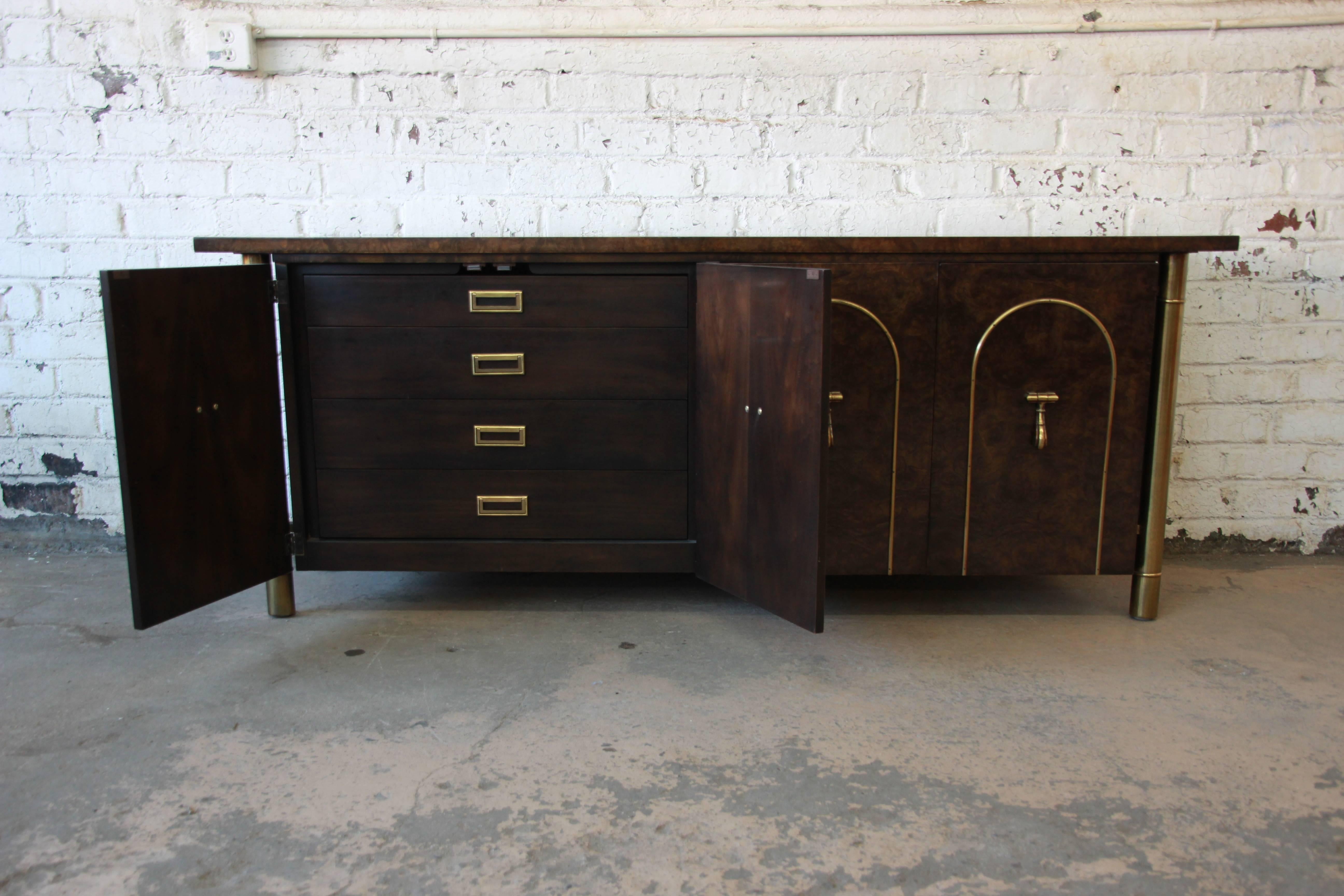 William Doezema for Mastercraft Brass and Burled Carpathian Elm Credenza, 1970s In Good Condition In South Bend, IN