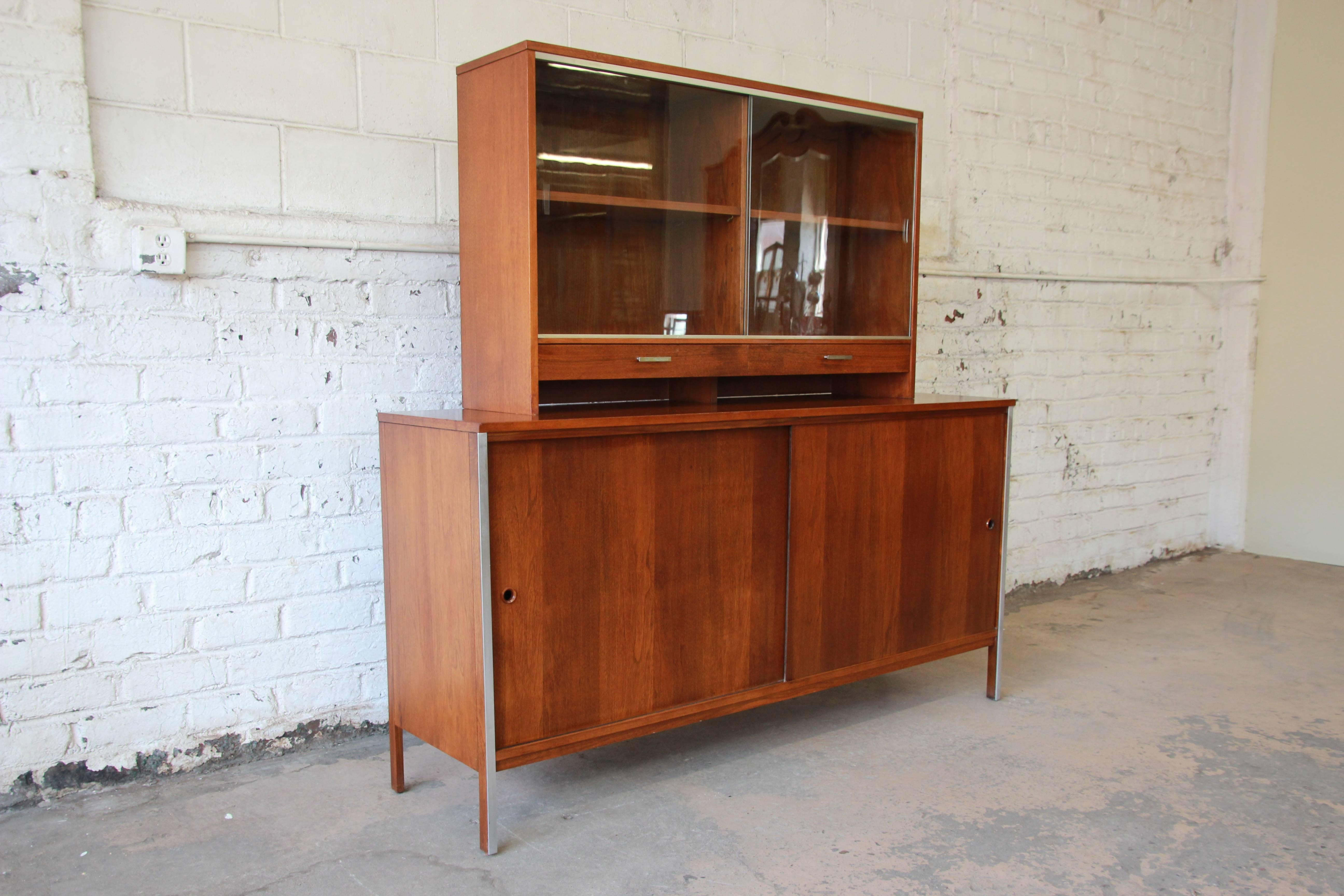 An outstanding Mid-Century Modern walnut credenza or sideboard designed by Paul McCobb for Calvin, circa 1950s. The credenza was designed as part of McCobb's popular 