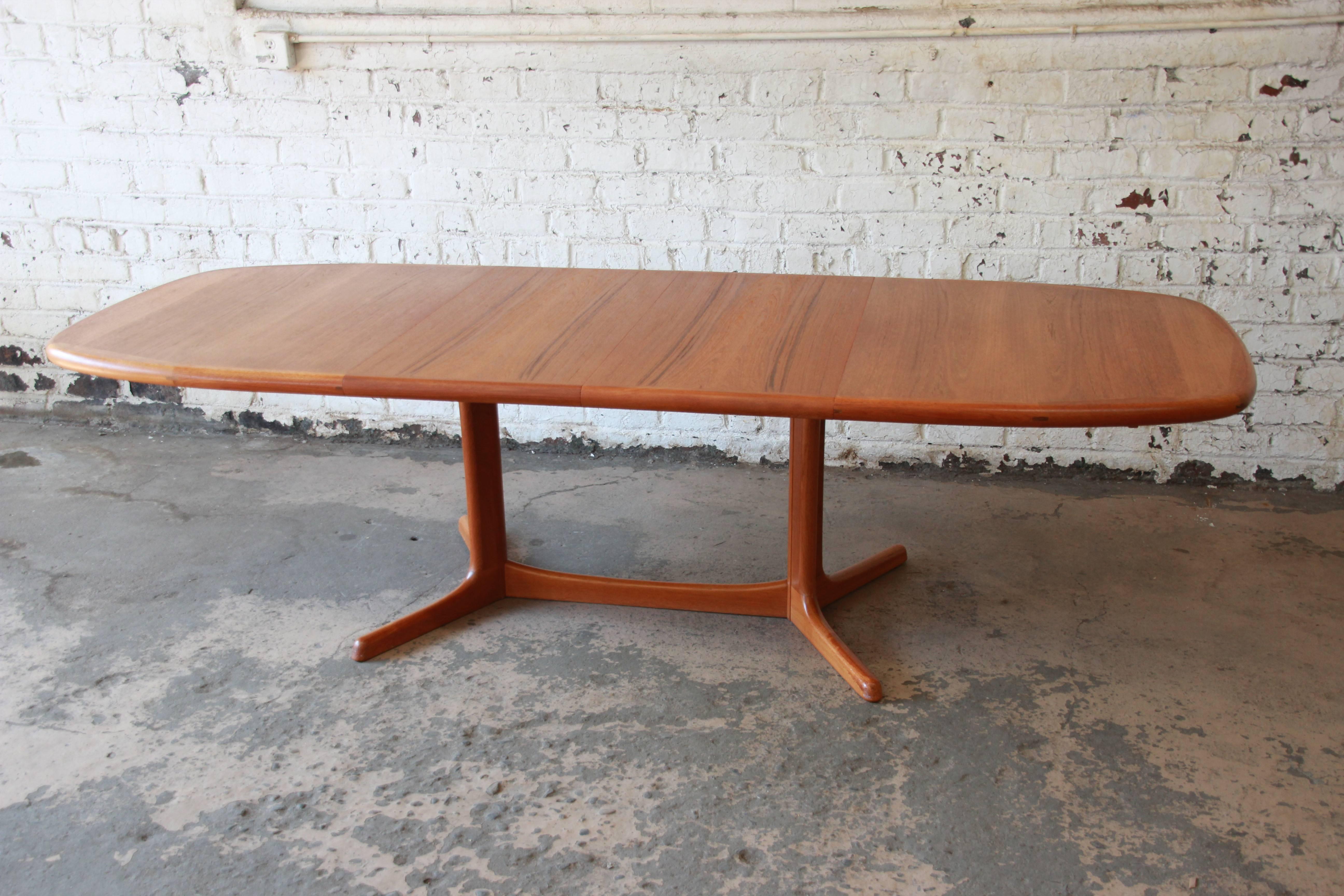 Dyrlund Danish Modern Teak Sculptural Extension Dining Table In Good Condition In South Bend, IN