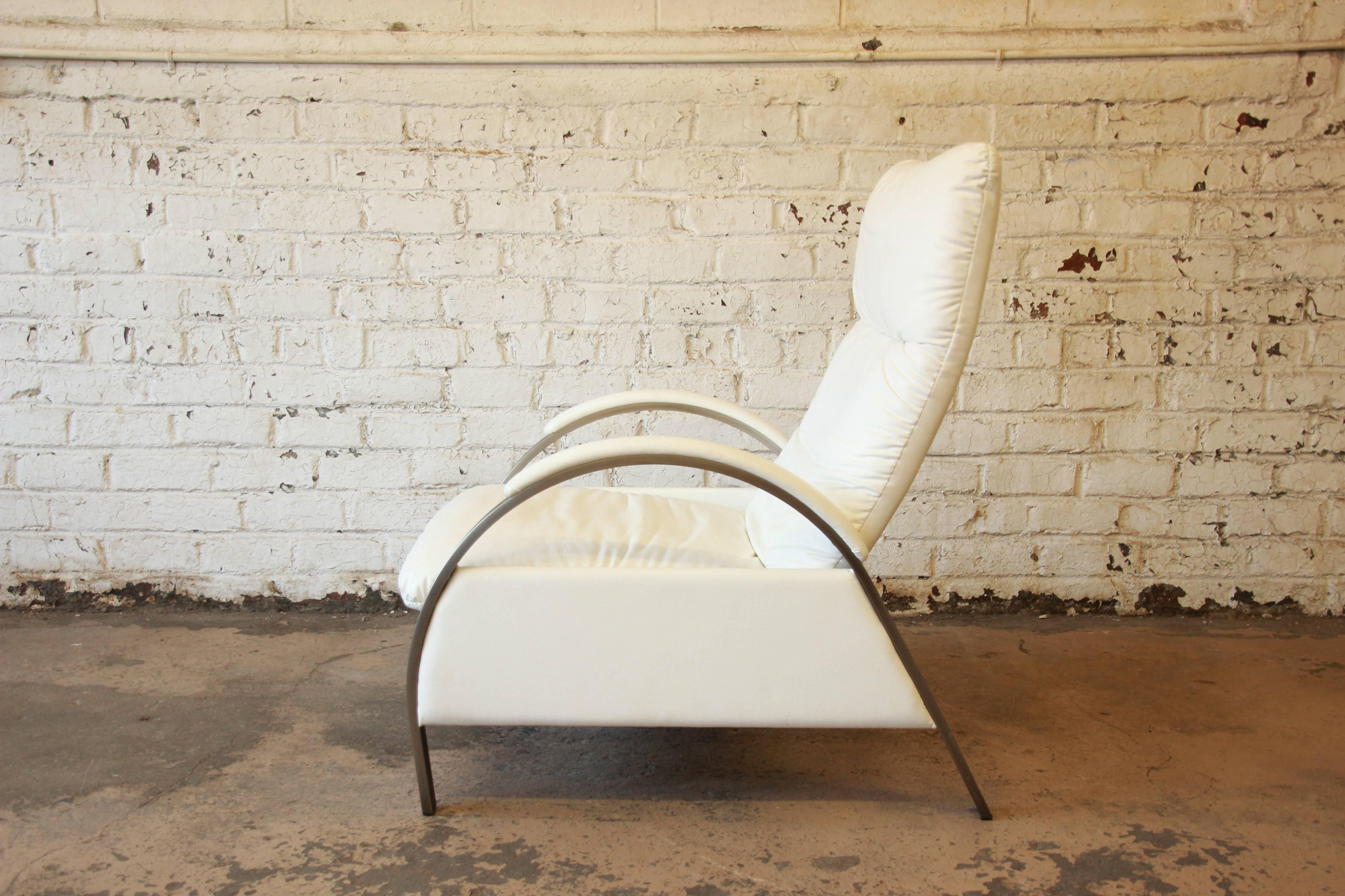 American George Mulhauser for DIA Modern Chrome and White Leather Reclining Lounge Chair