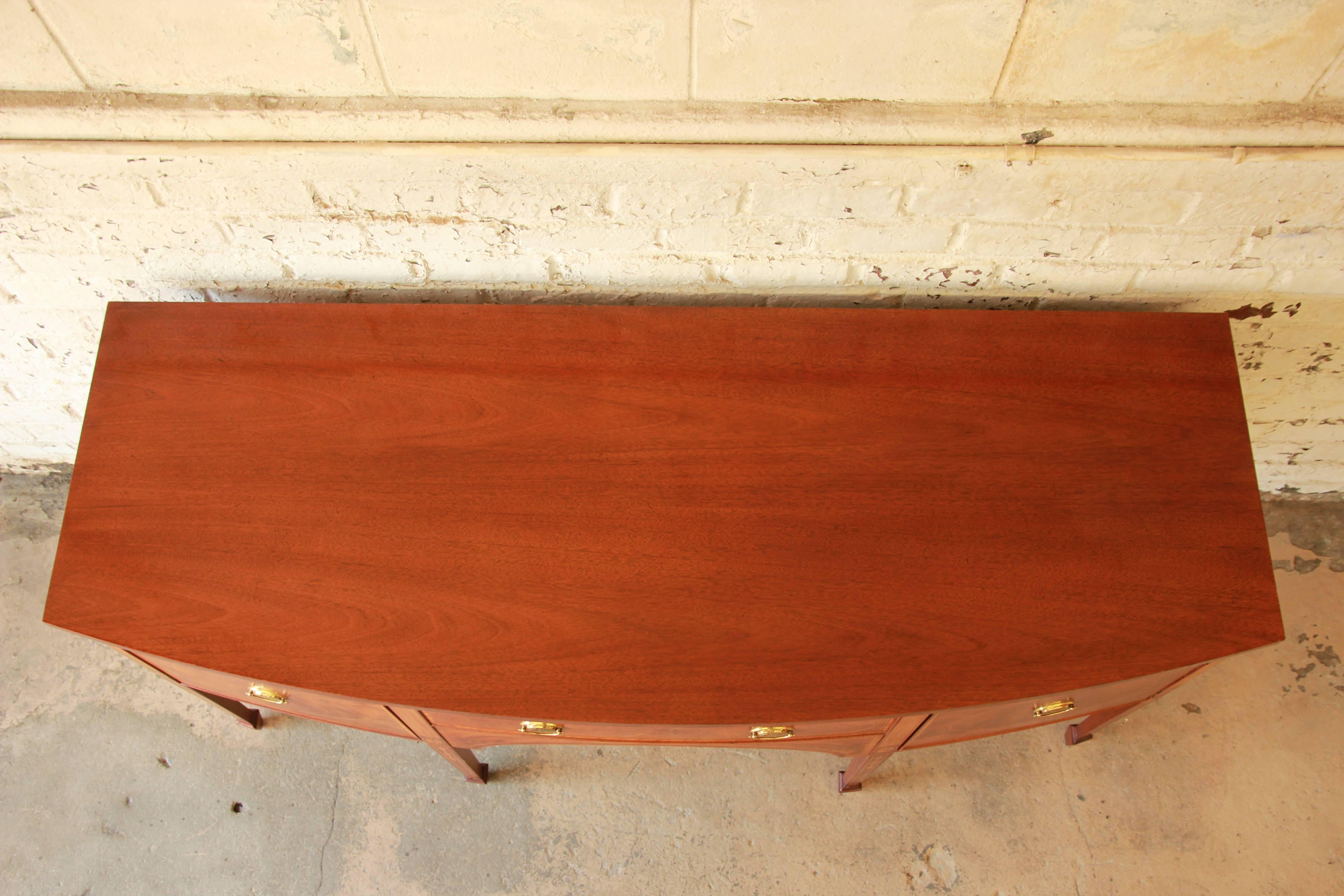 Hepplewhite Baker Furniture Historic Williamsburg Inlaid Mahogany Sideboard